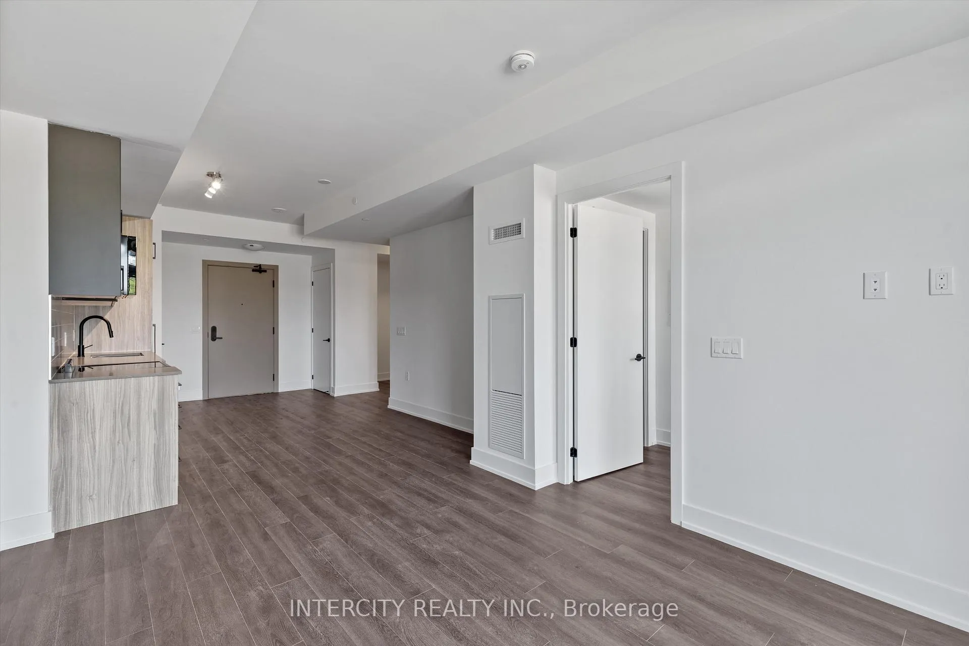 Photo 4 of Unit 233, 2075 King Road, King, King City — HOMEH