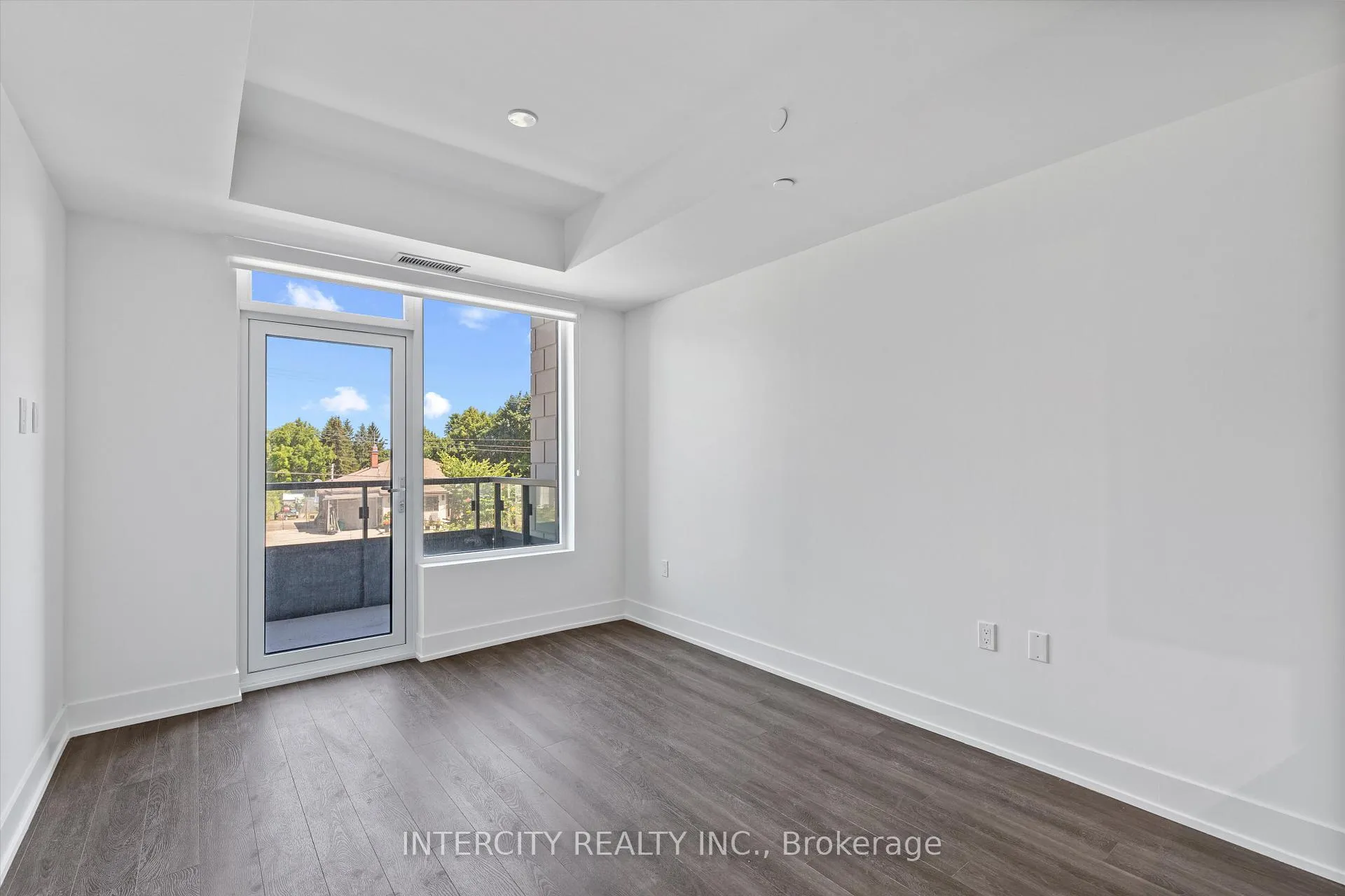 Photo 5 of Unit 233, 2075 King Road, King, King City — HOMEH