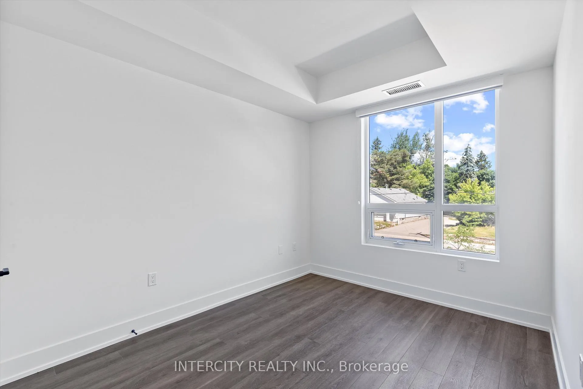 Photo 8 of Unit 233, 2075 King Road, King, King City — HOMEH