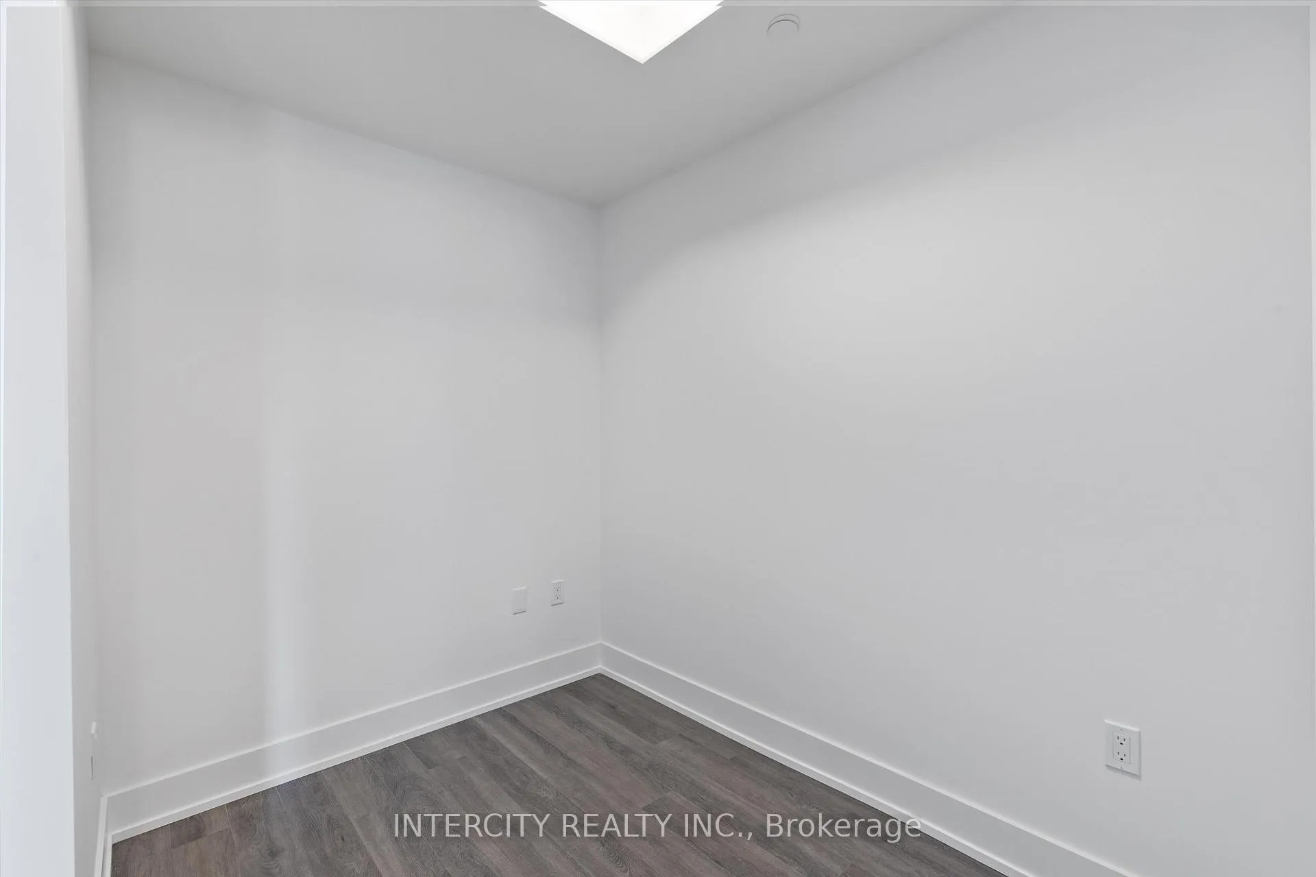 Photo 10 of Unit 233, 2075 King Road, King, King City — HOMEH