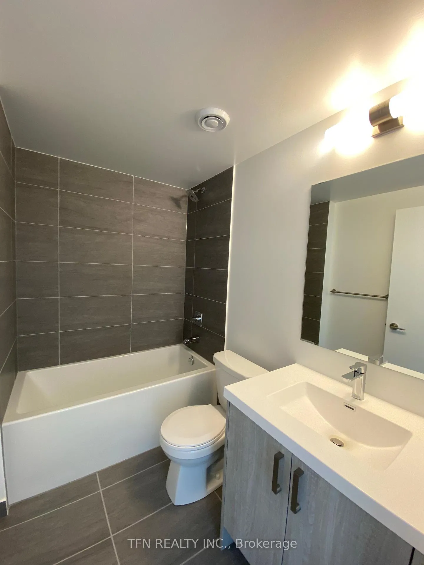 Photo 3 of Unit 2206, 77 Mutual Street, Toronto, Church-Yonge Corridor — HOMEH
