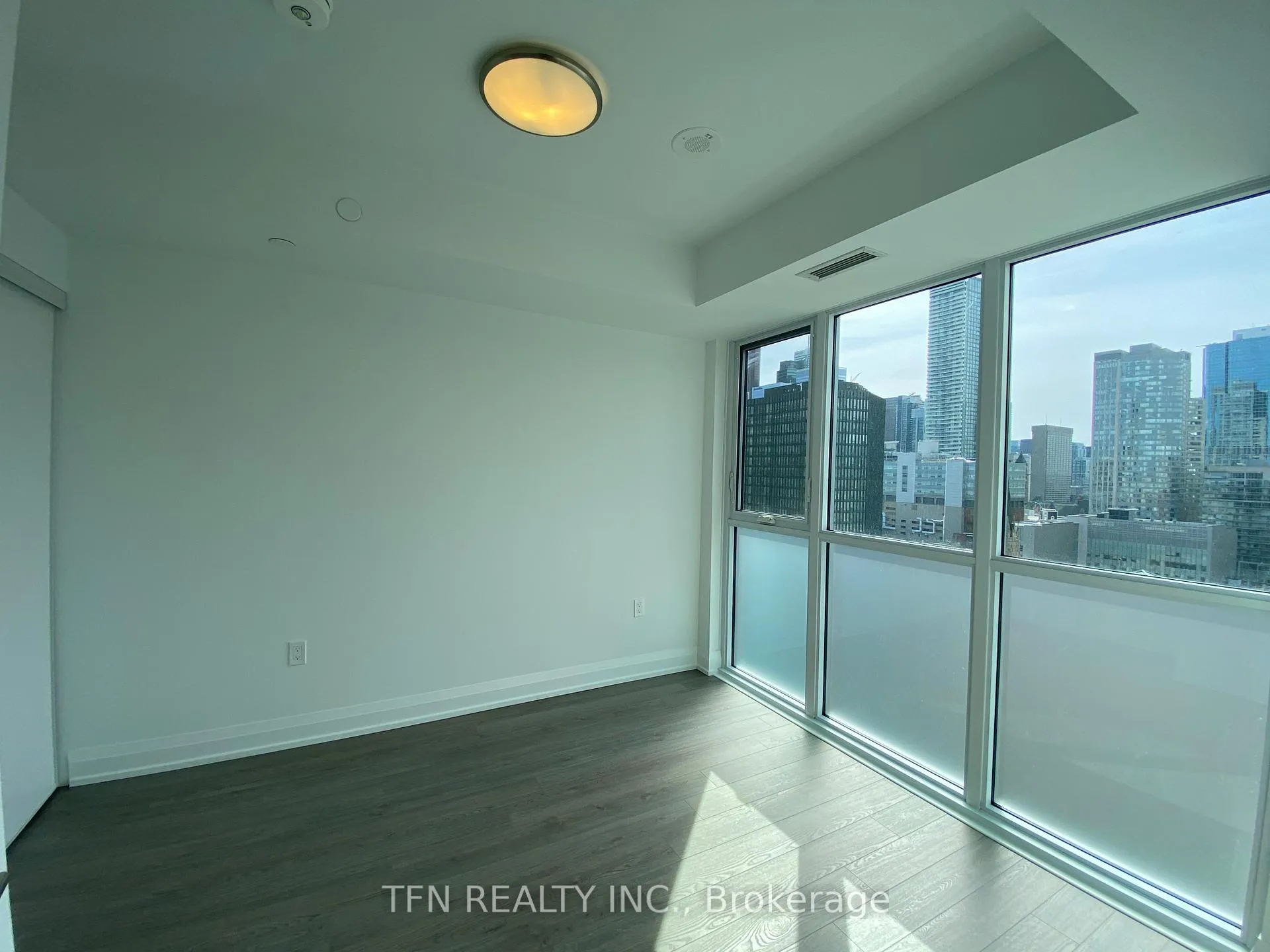 Photo 5 of Unit 2206, 77 Mutual Street, Toronto, Church-Yonge Corridor — HOMEH