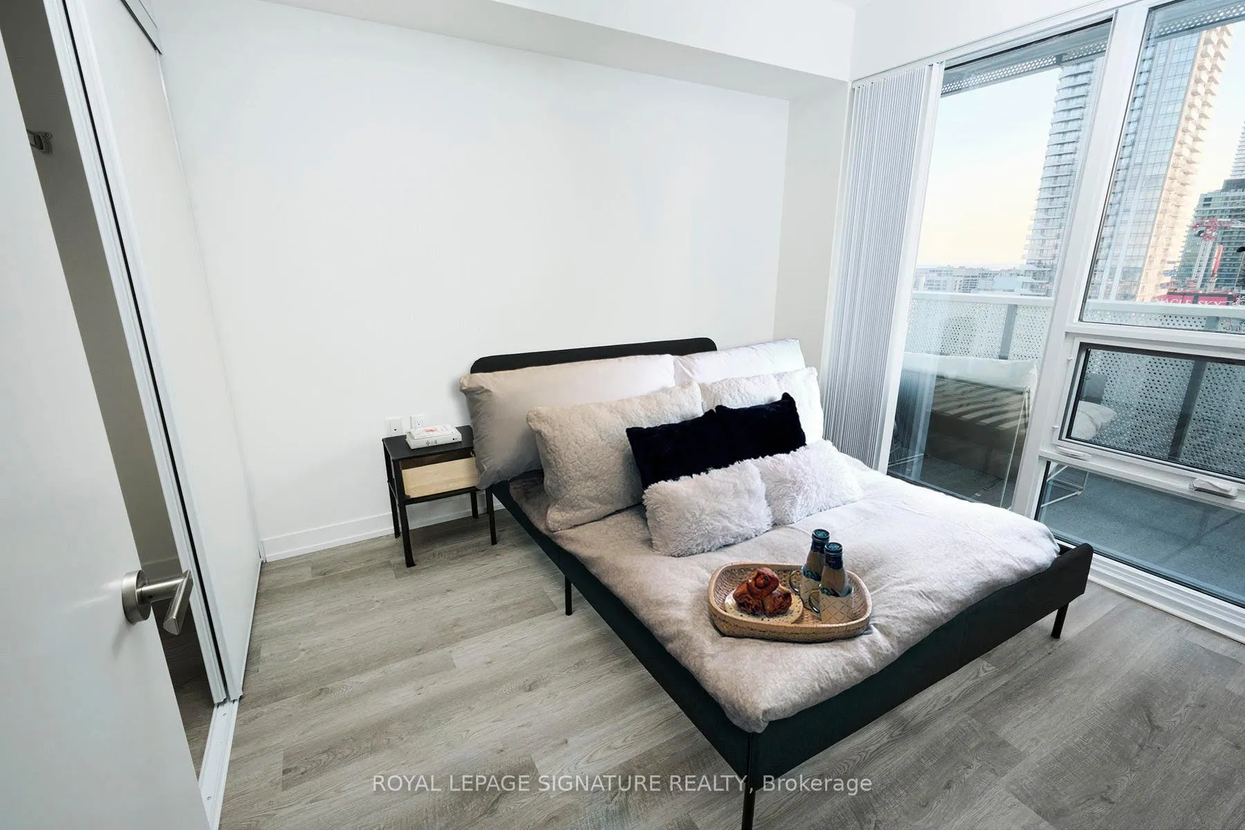 Photo 7 of Unit 4315, 55 Cooper Street, Toronto, Waterfront Communities — HOMEH