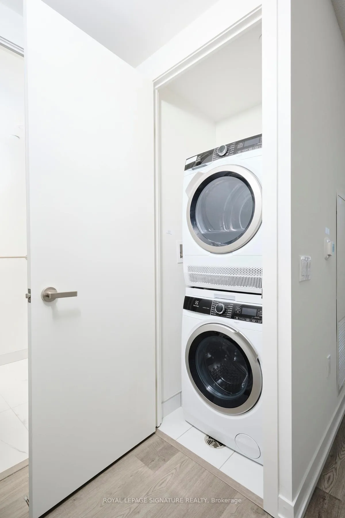 Photo 8 of Unit 4315, 55 Cooper Street, Toronto, Waterfront Communities — HOMEH