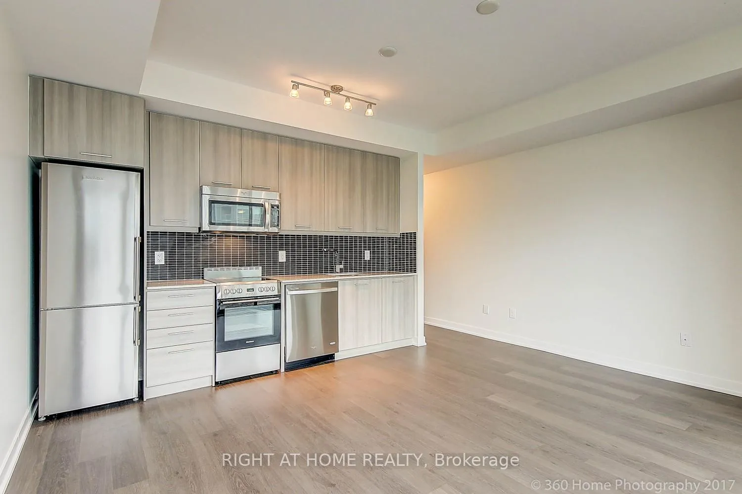 Photo 6 of Unit 1713, 105 George Street, Toronto, Moss Park — HOMEH