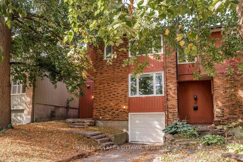 Front of 12 Bayside Private