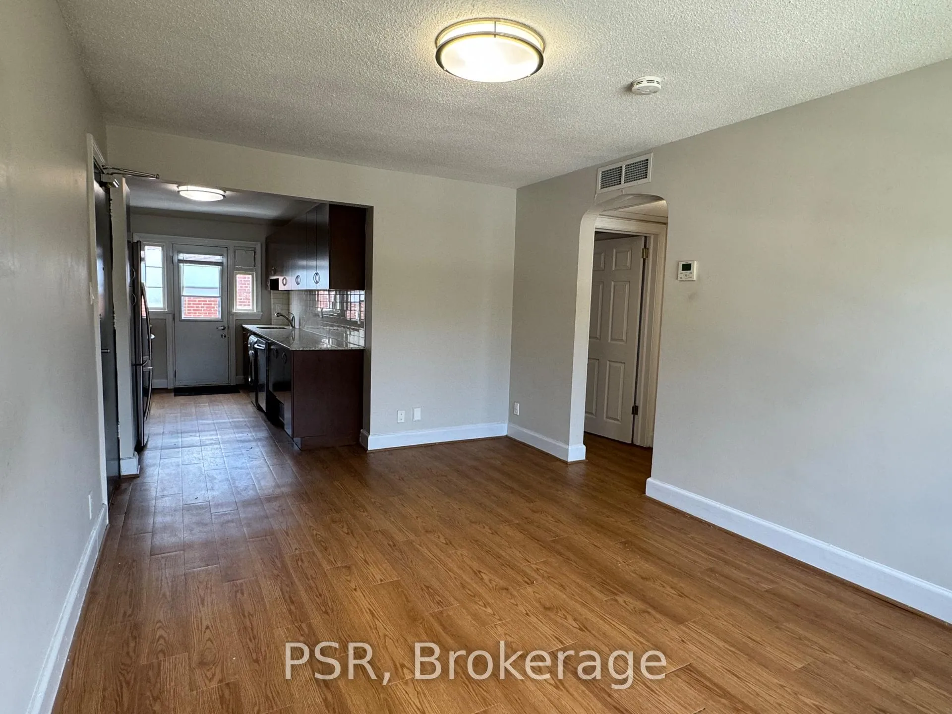 Photo 4 of Unit 2U, 5 Airdrie Road, Toronto, Leaside — HOMEH