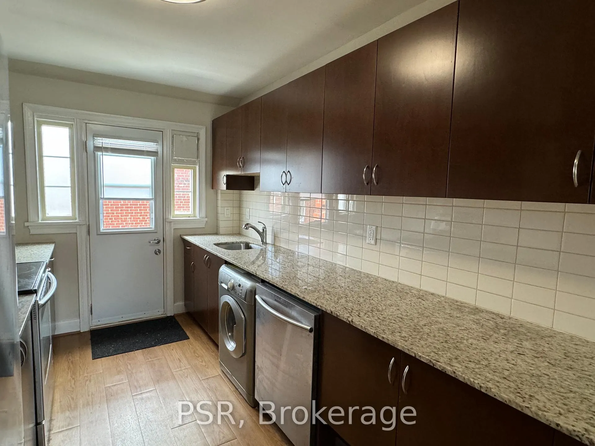 Photo 7 of Unit 2U, 5 Airdrie Road, Toronto, Leaside — HOMEH