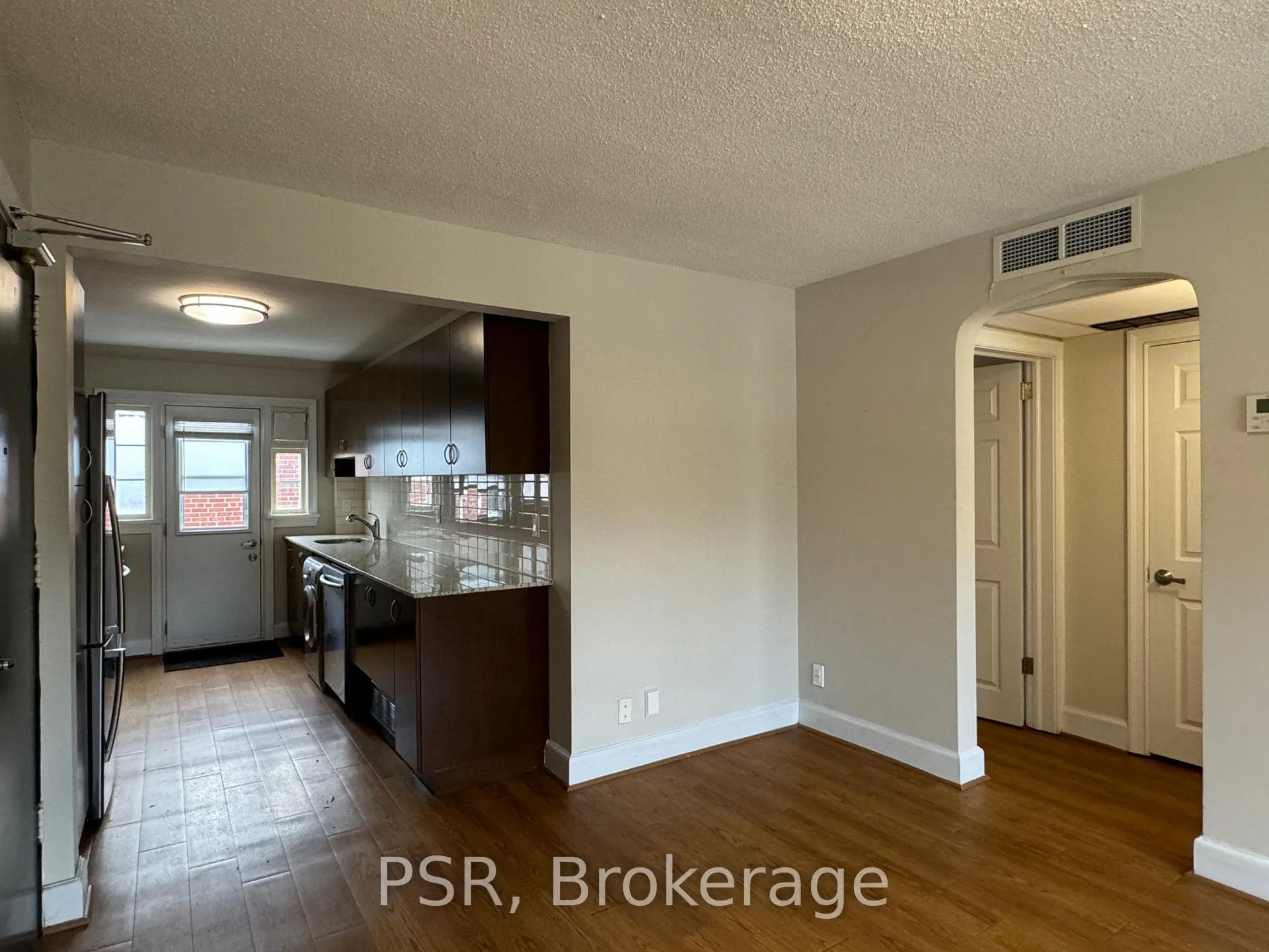 Photo 8 of Unit 2U, 5 Airdrie Road, Toronto, Leaside — HOMEH