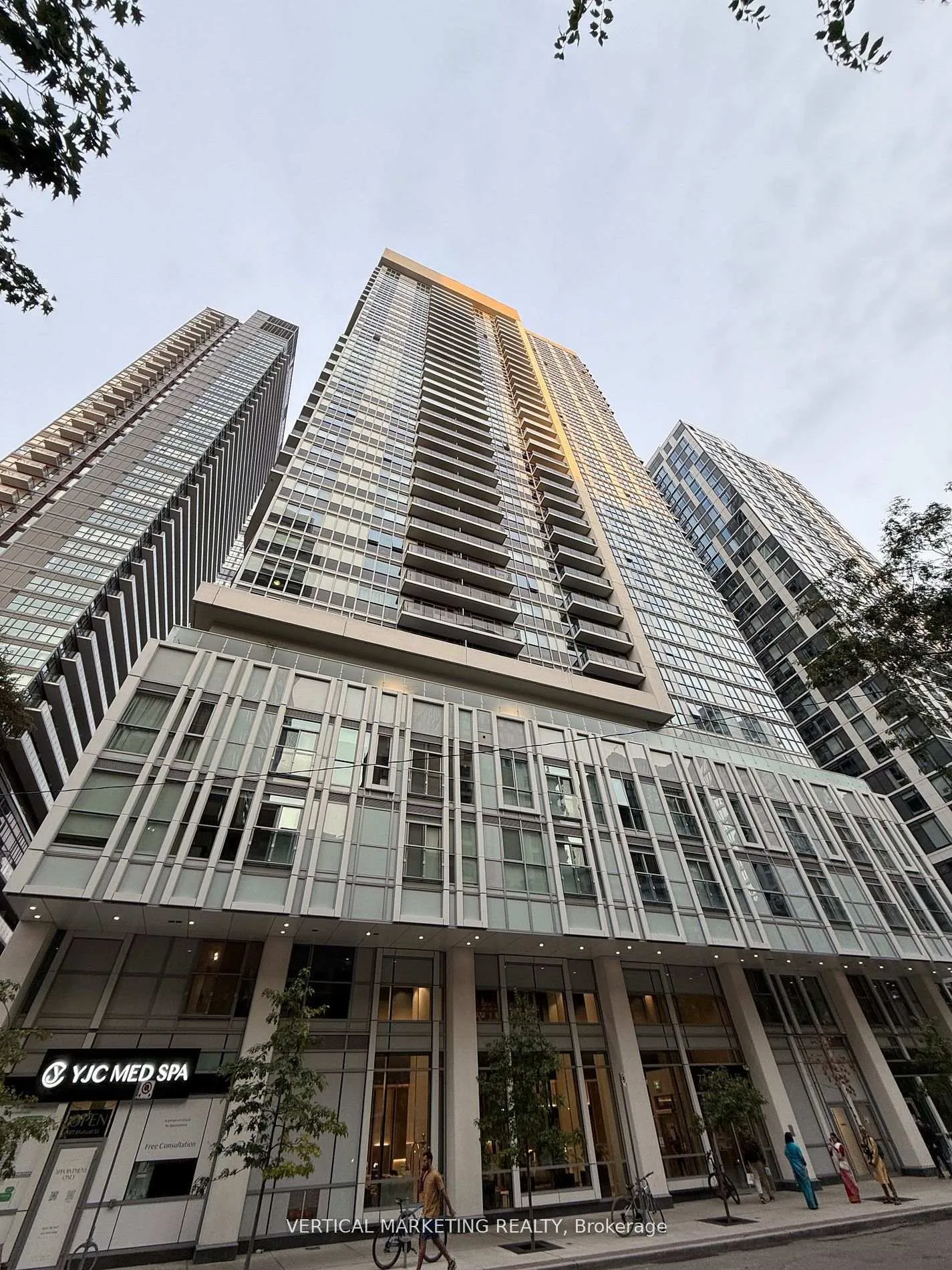 Front of Unit 2404, 77 Mutual Street