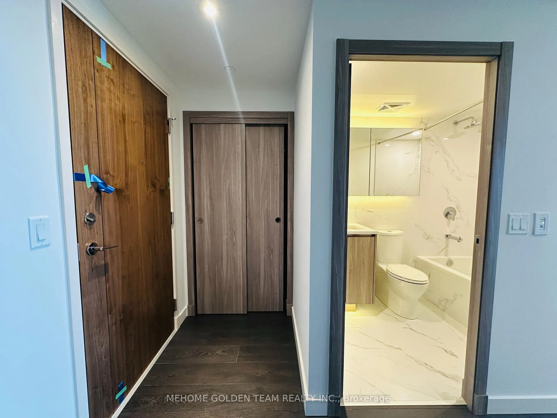 Photo 5 of Unit 1005, 25 Mcmahon Drive, North York, Bayview Village — HOMEH