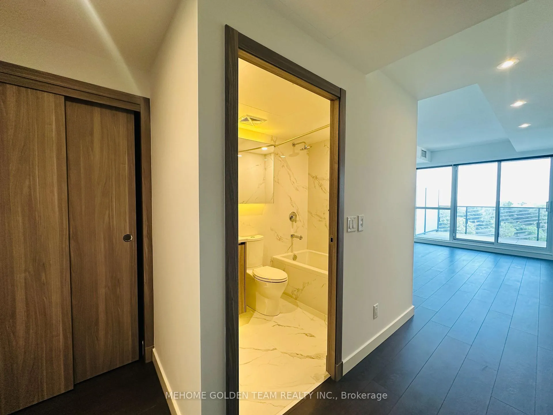 Photo 6 of Unit 1005, 25 Mcmahon Drive, North York, Bayview Village — HOMEH