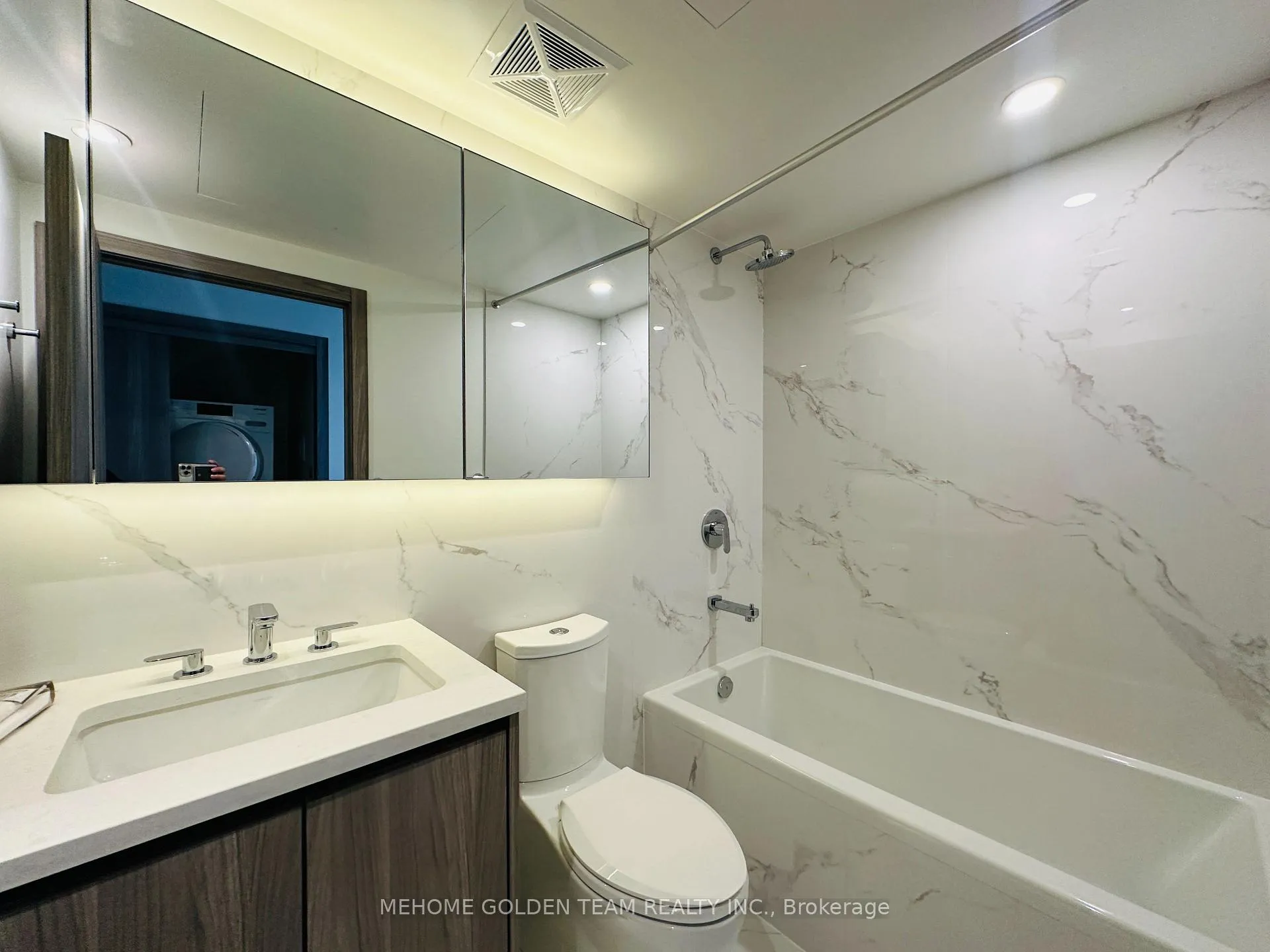 Photo 7 of Unit 1005, 25 Mcmahon Drive, North York, Bayview Village — HOMEH