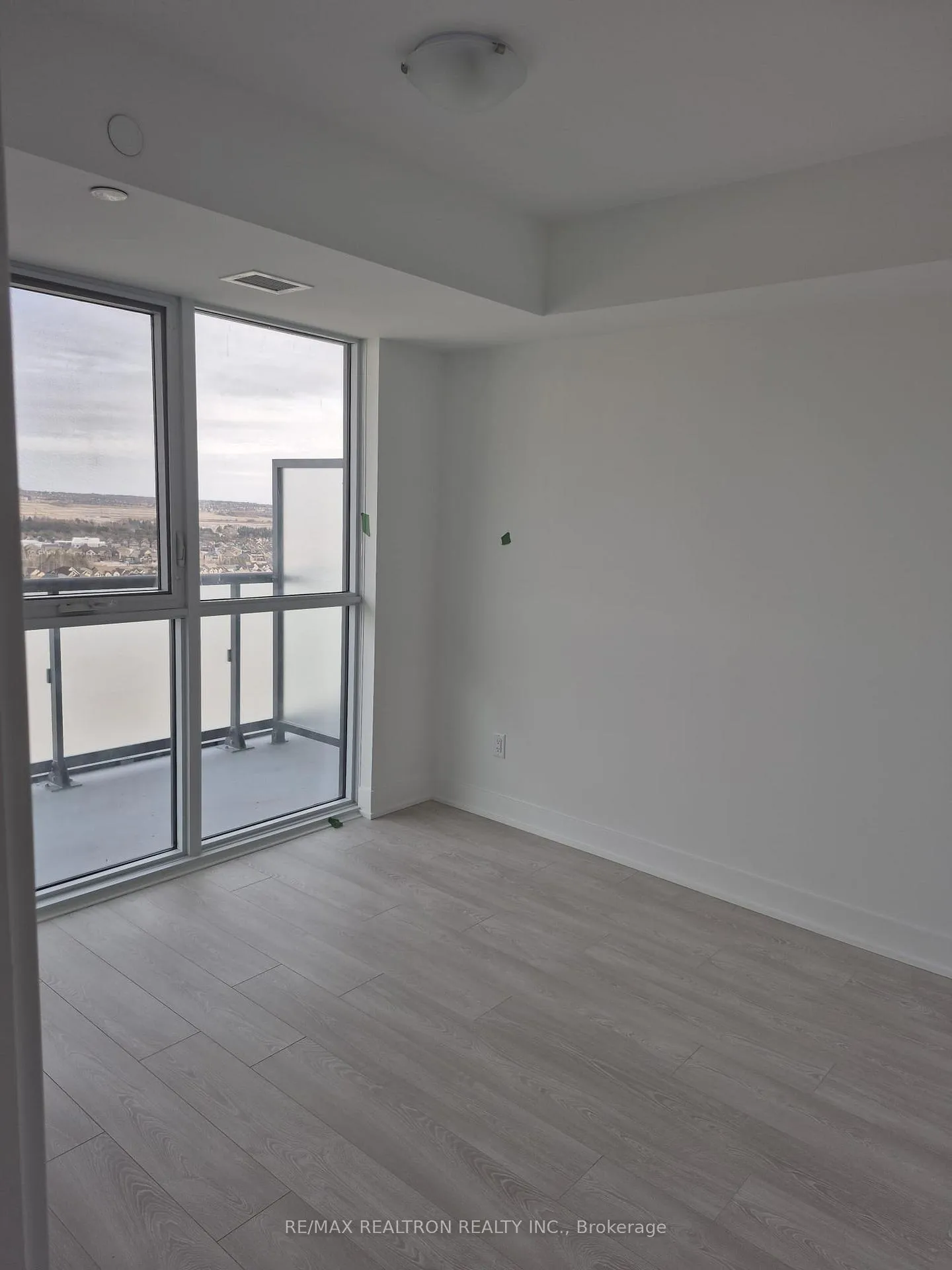 Photo 7 of Unit 1821, 2545 Simcoe Street N, Oshawa, Windfields — HOMEH