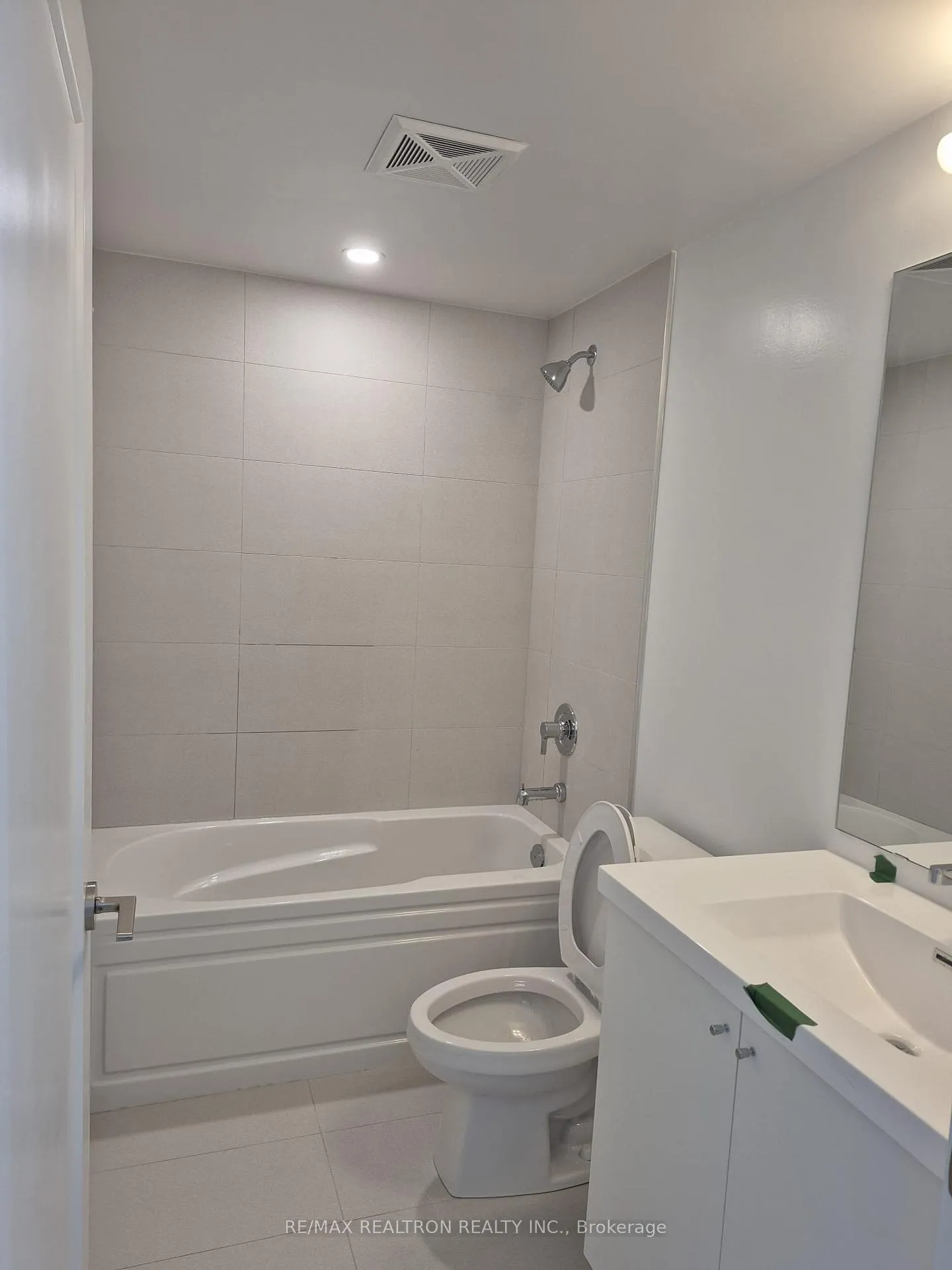 Photo 8 of Unit 1821, 2545 Simcoe Street N, Oshawa, Windfields — HOMEH