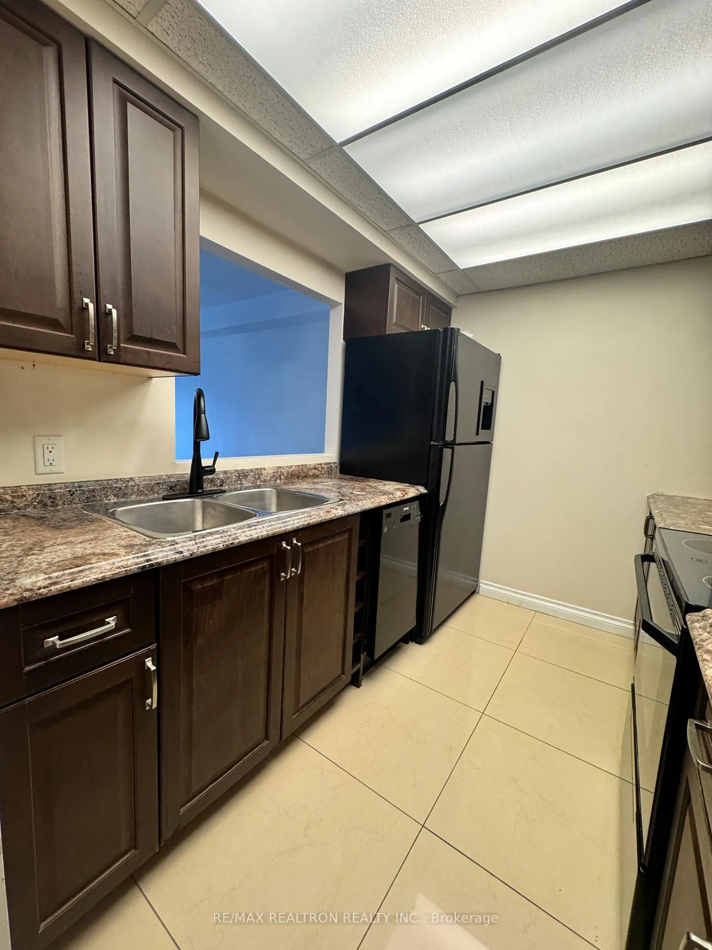 Photo 4 of Unit 408, 10 Ellen Street E, Kitchener, Civic Centre — HOMEH