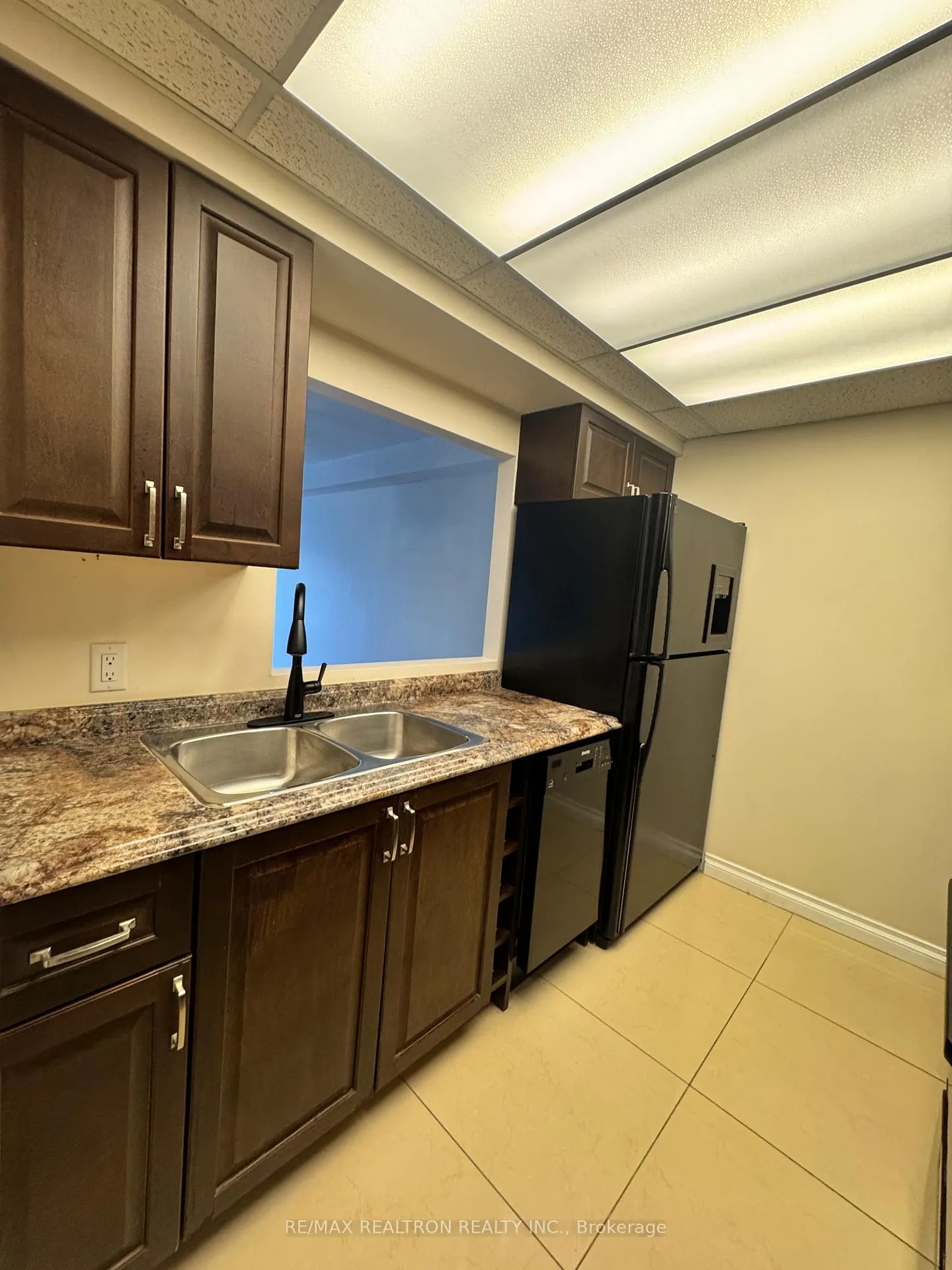 Photo 5 of Unit 408, 10 Ellen Street E, Kitchener, Civic Centre — HOMEH