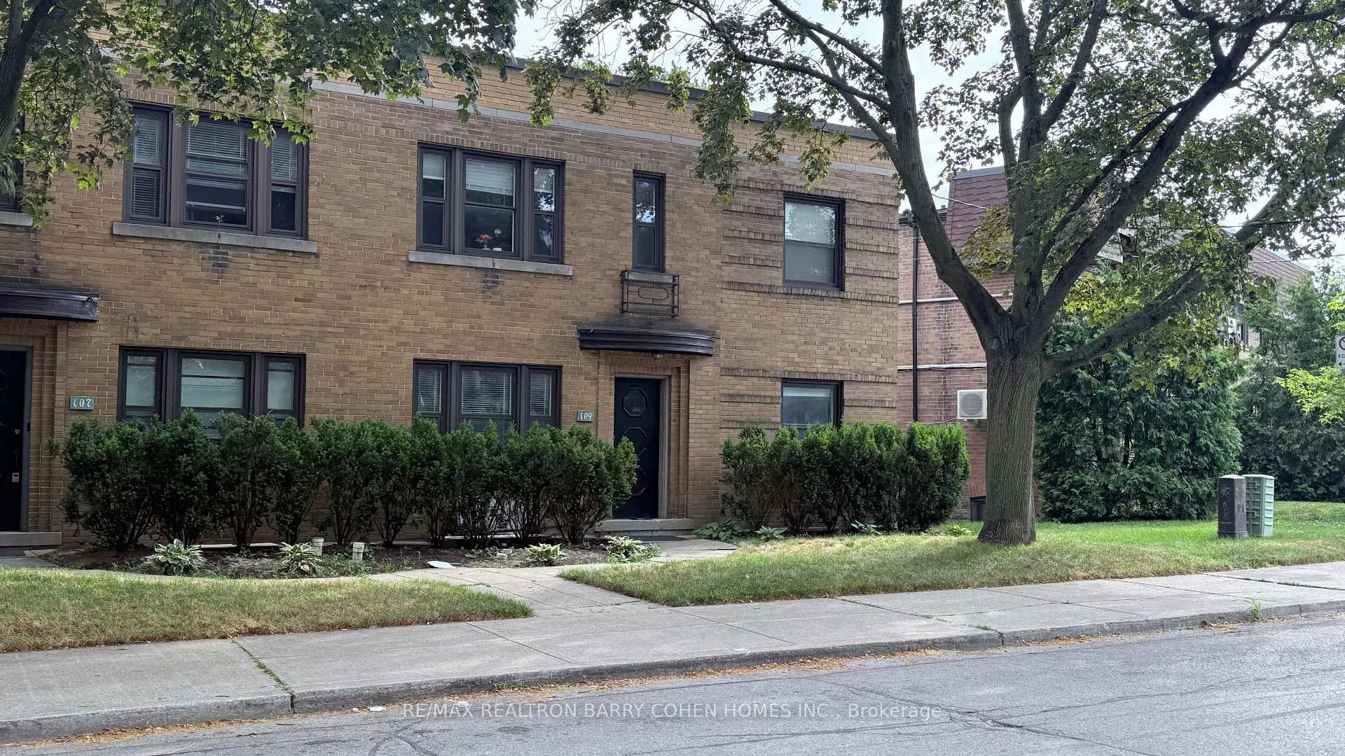 Front of Unit Main, 109 Chatsworth Drive