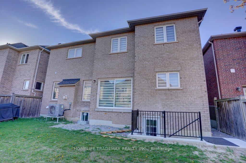Photo 4 of 7 Hunwicks Crescent, Ajax, Northeast Ajax — HOMEH