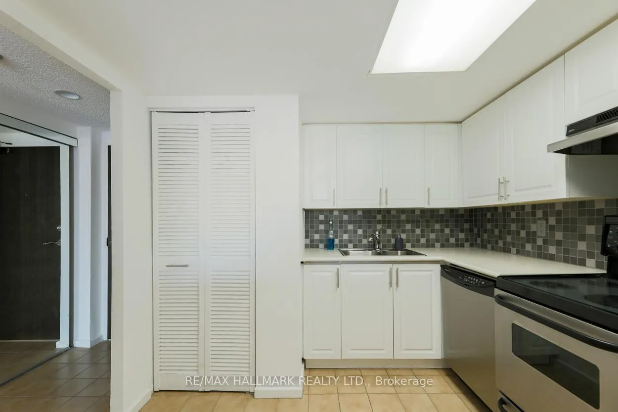 Photo 4 of Unit 905, 15 Maitland Place, Toronto, Cabbagetown-South St. James Town — HOMEH