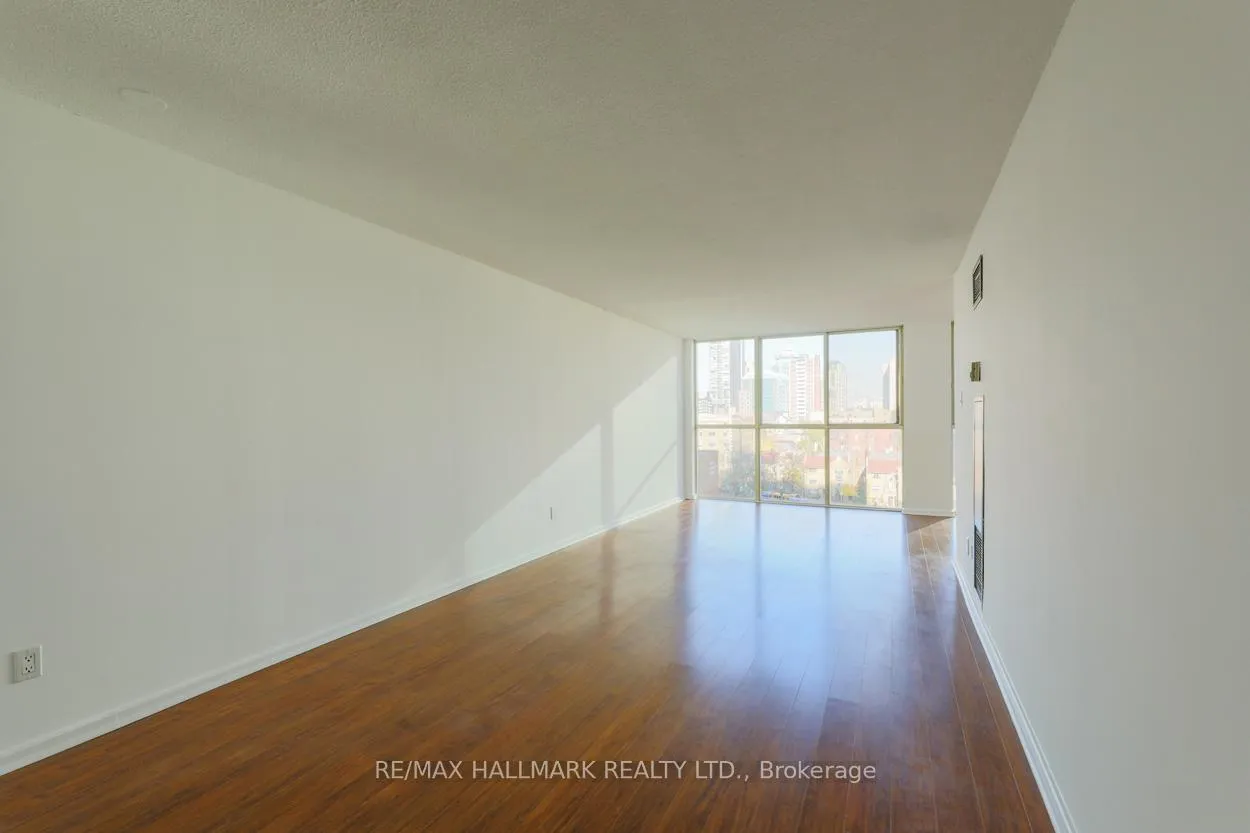 Photo 7 of Unit 905, 15 Maitland Place, Toronto, Cabbagetown-South St. James Town — HOMEH