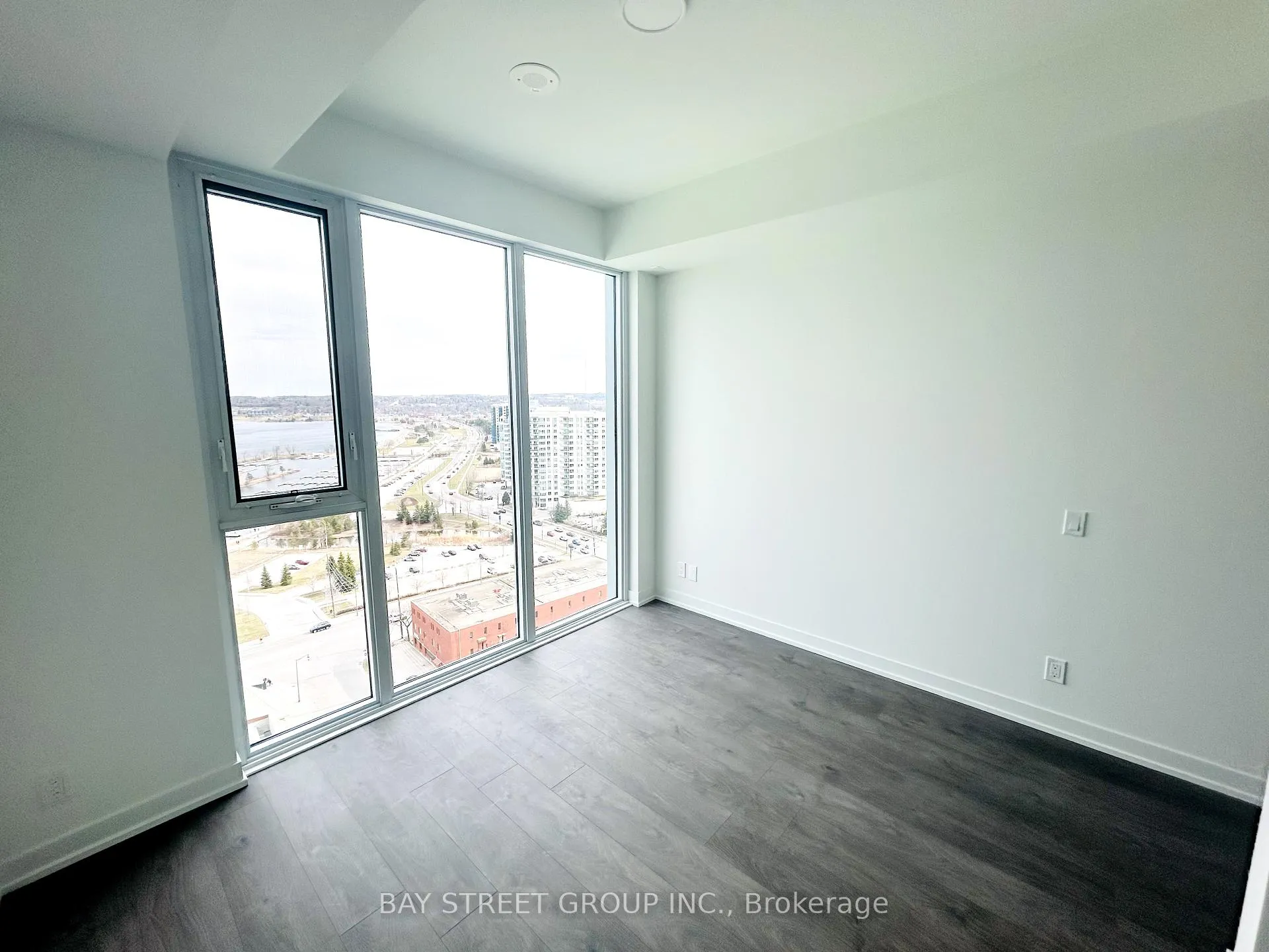 Photo 10 of Unit 1610, 39 Mary Street, Barrie, City Centre — HOMEH