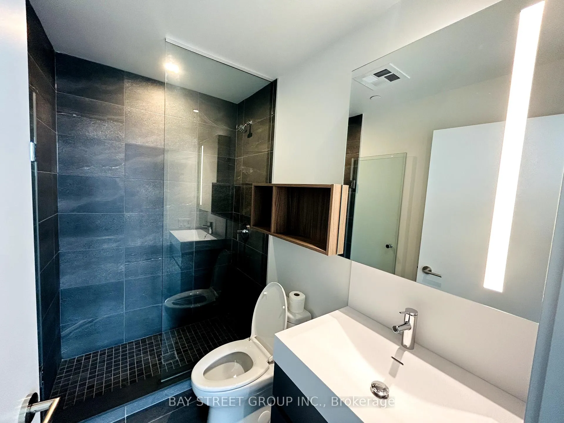 Photo 11 of Unit 1610, 39 Mary Street, Barrie, City Centre — HOMEH