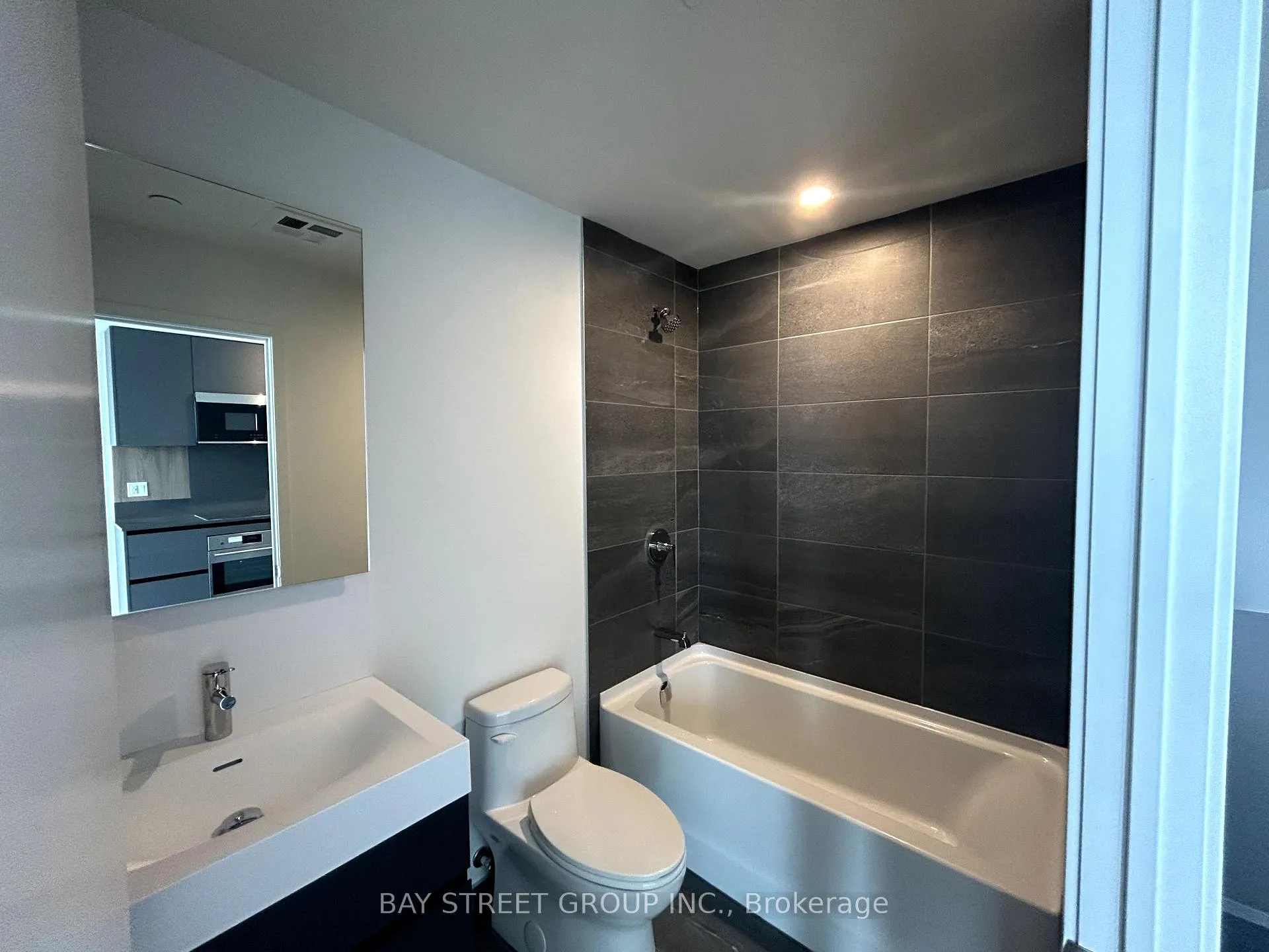 Photo 15 of Unit 1610, 39 Mary Street, Barrie, City Centre — HOMEH