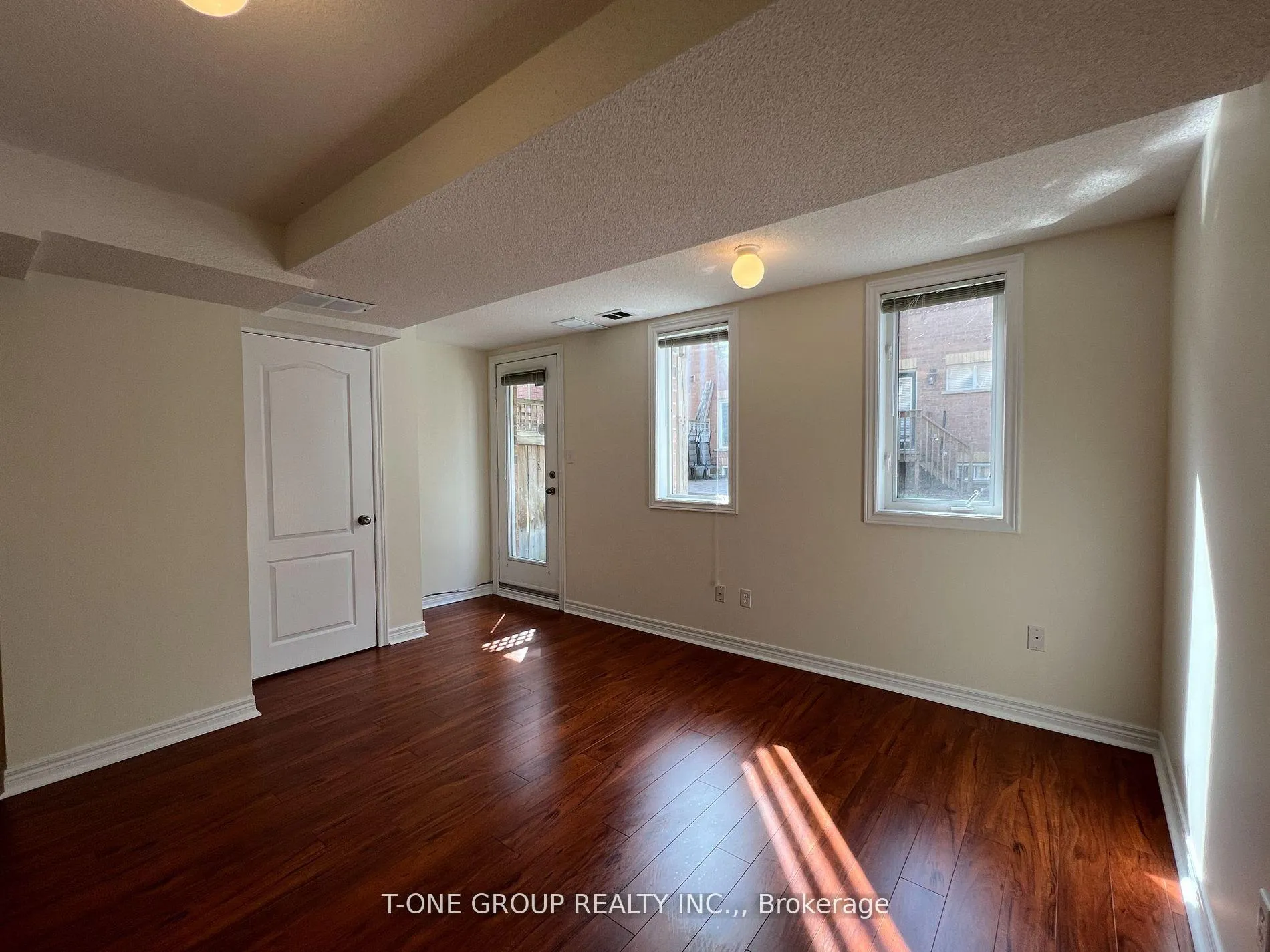 Photo 7 of 14 Asalin Way, Markham, Buttonville — HOMEH