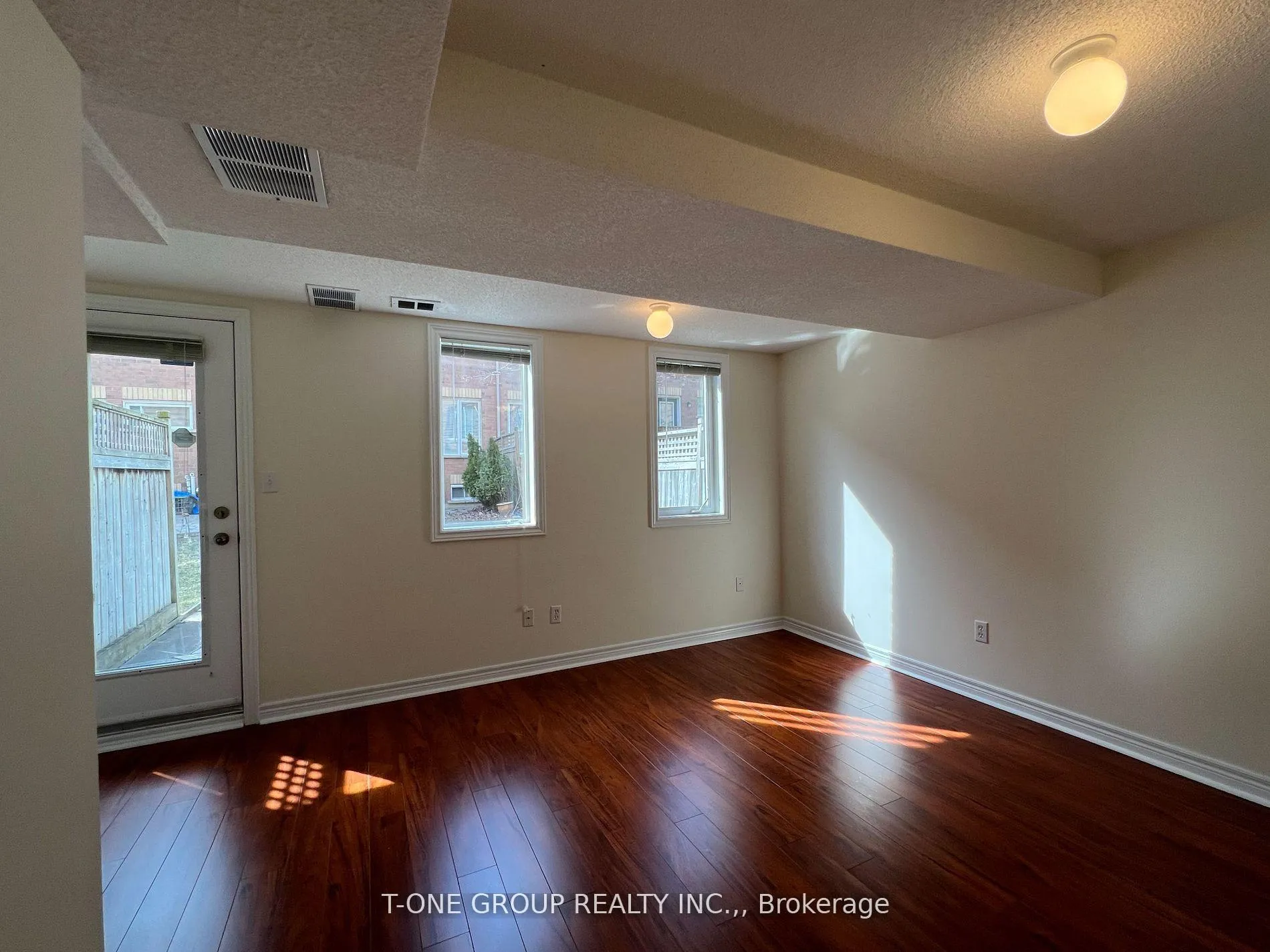 Photo 13 of 14 Asalin Way, Markham, Buttonville — HOMEH