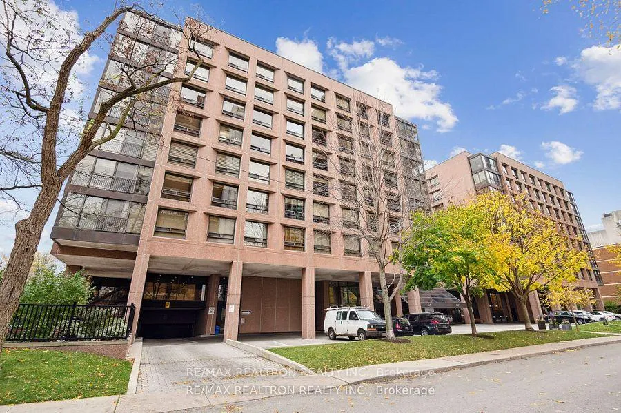 Front of Unit 401, 449 Walmer Road
