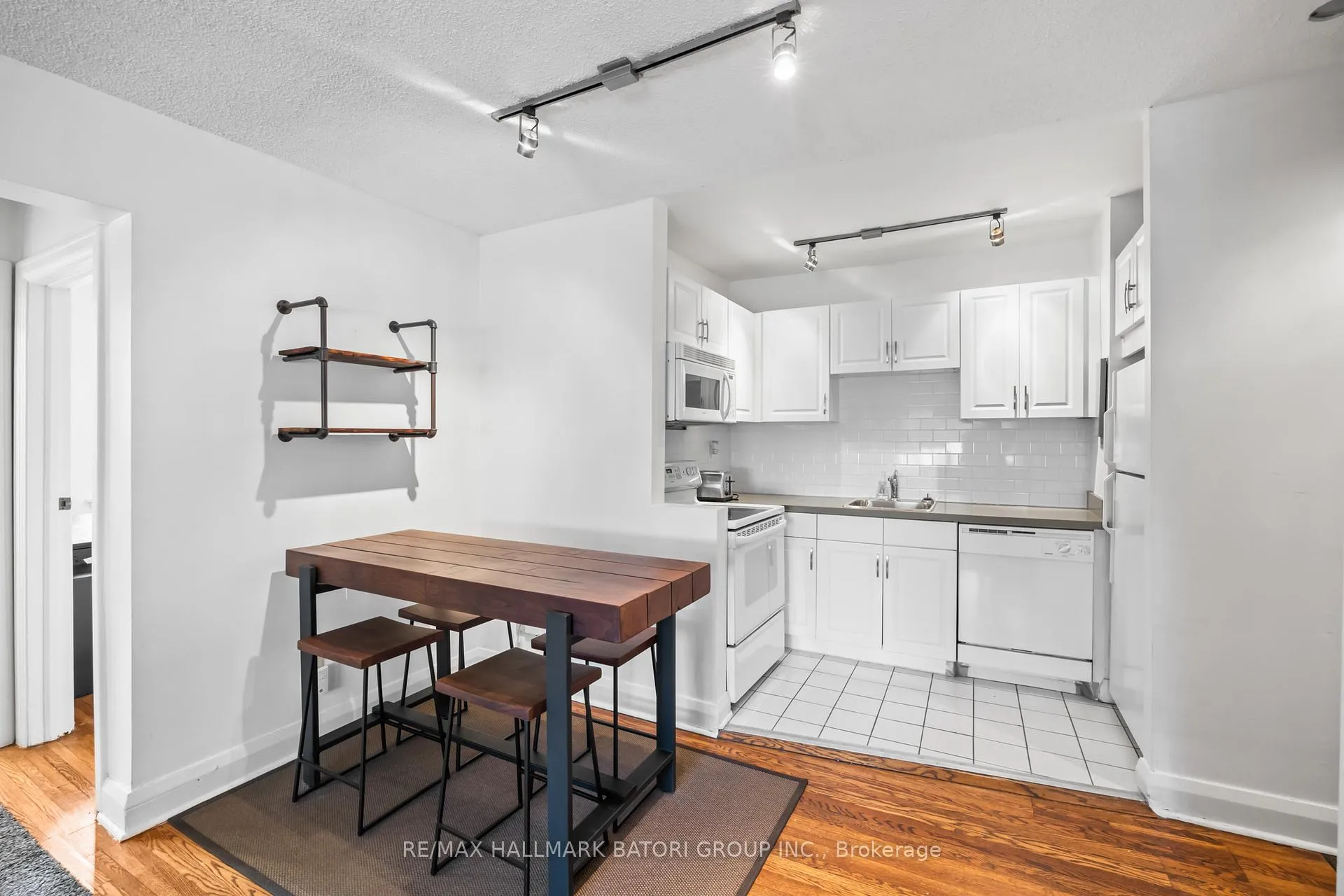 Photo 5 of Unit 205, 35 Raglan Avenue, Toronto, Humewood-Cedarvale — HOMEH