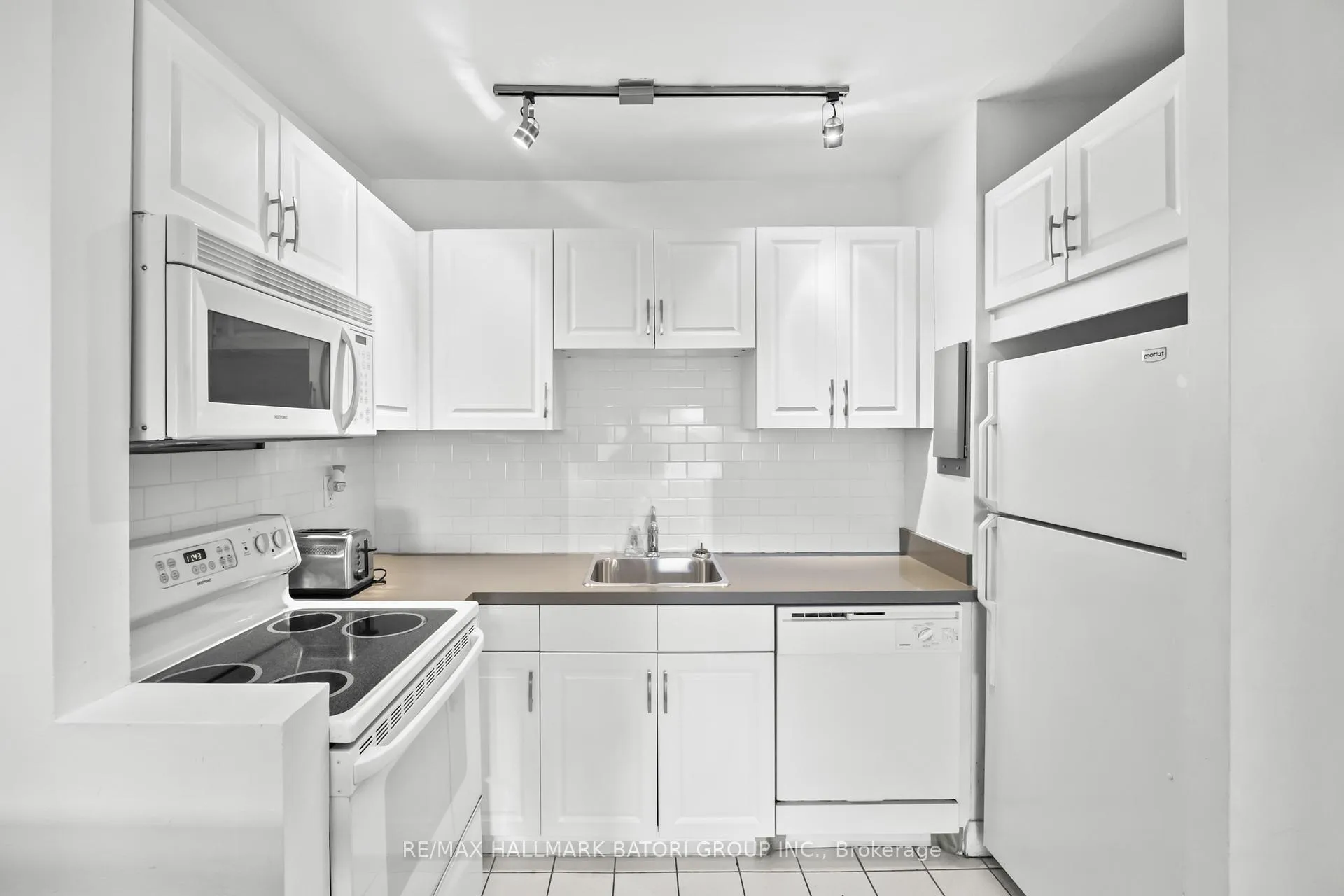 Photo 6 of Unit 205, 35 Raglan Avenue, Toronto, Humewood-Cedarvale — HOMEH