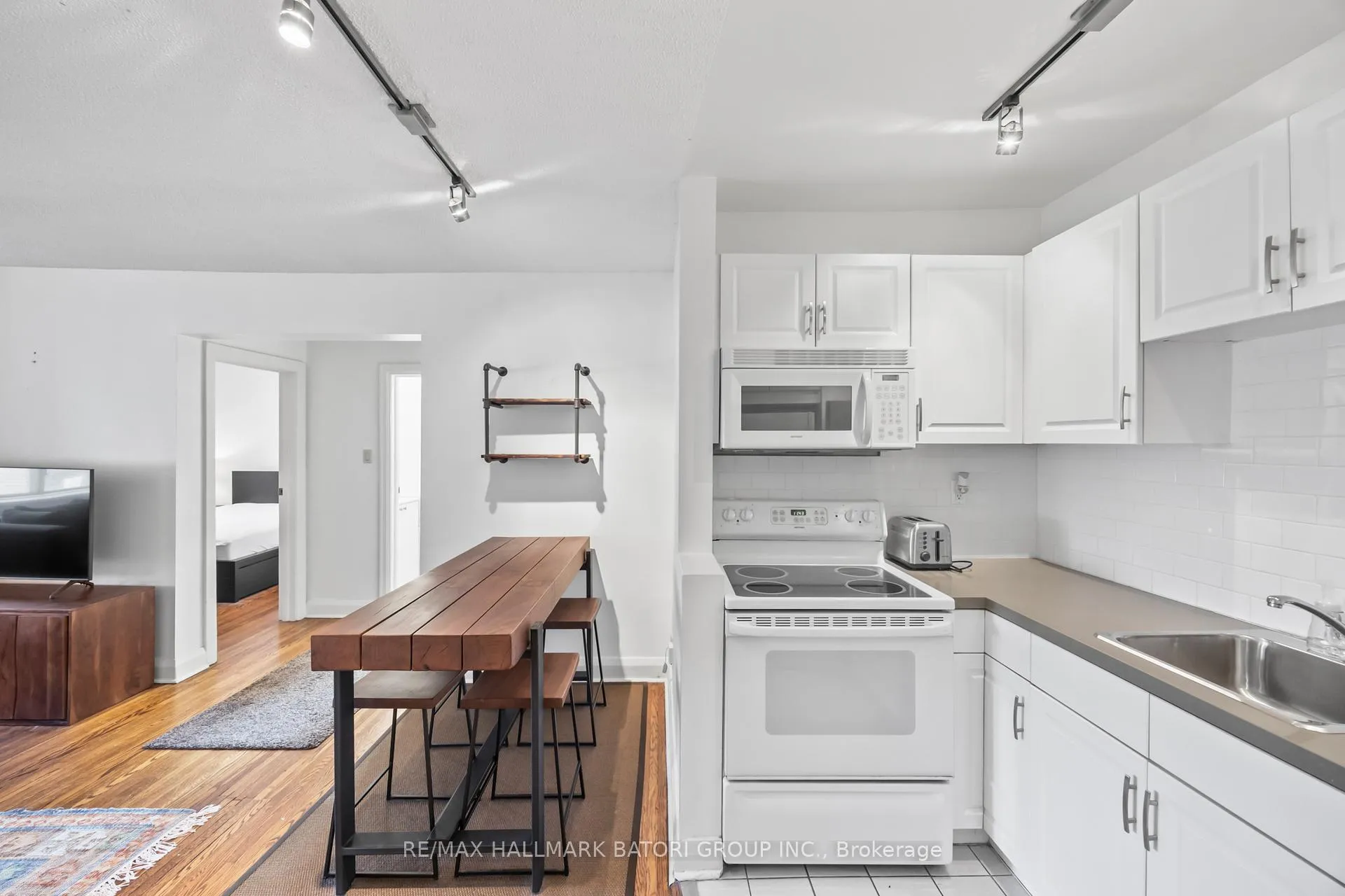 Photo 7 of Unit 205, 35 Raglan Avenue, Toronto, Humewood-Cedarvale — HOMEH