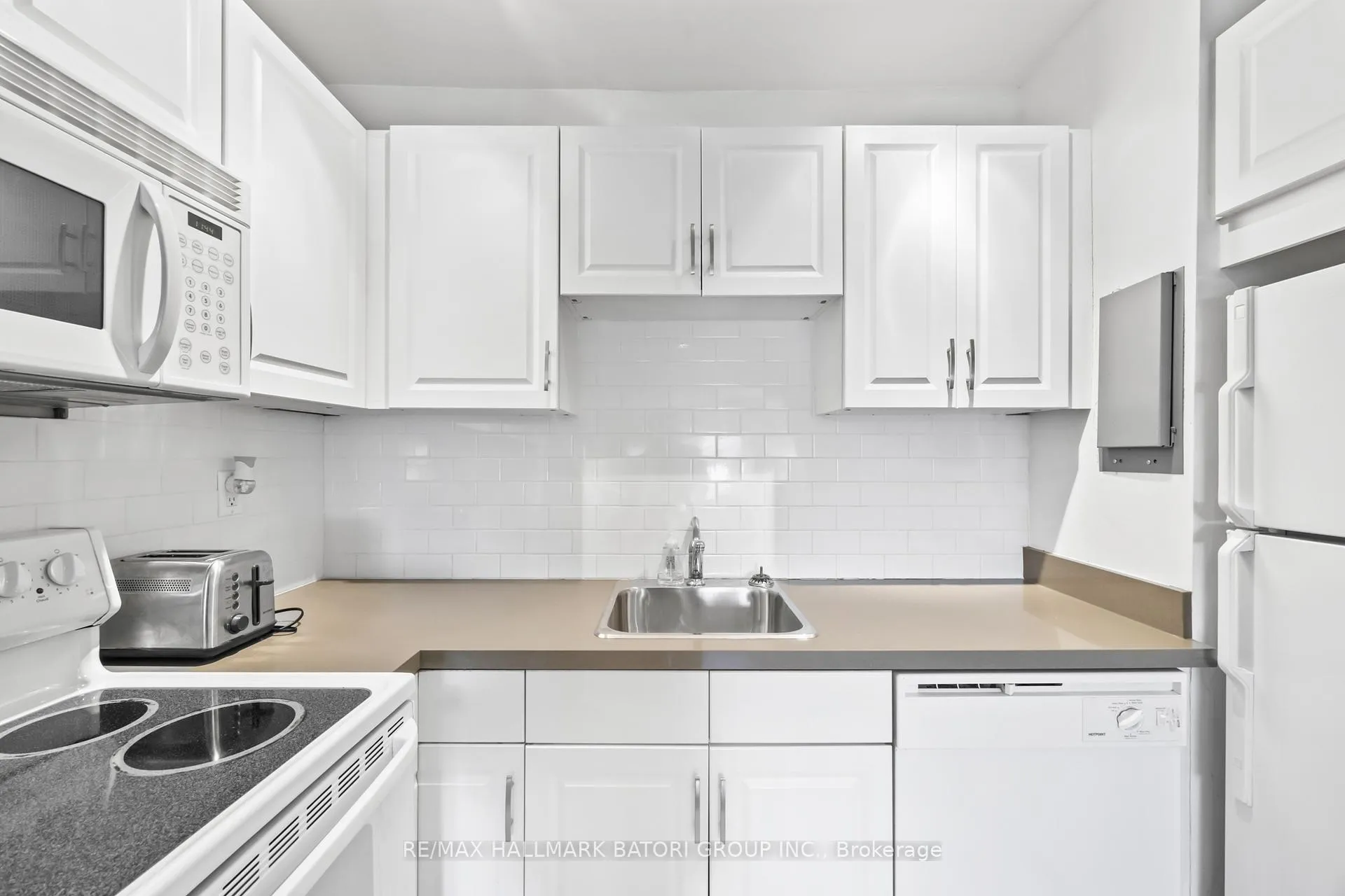 Photo 8 of Unit 205, 35 Raglan Avenue, Toronto, Humewood-Cedarvale — HOMEH