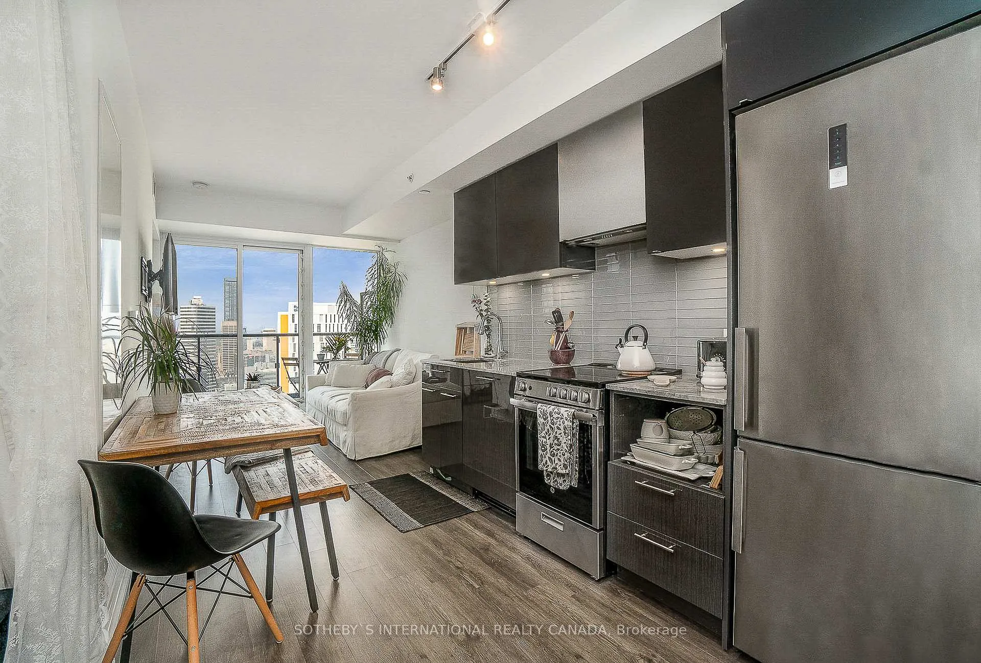 Front of Unit 3206, 251 Jarvis Street