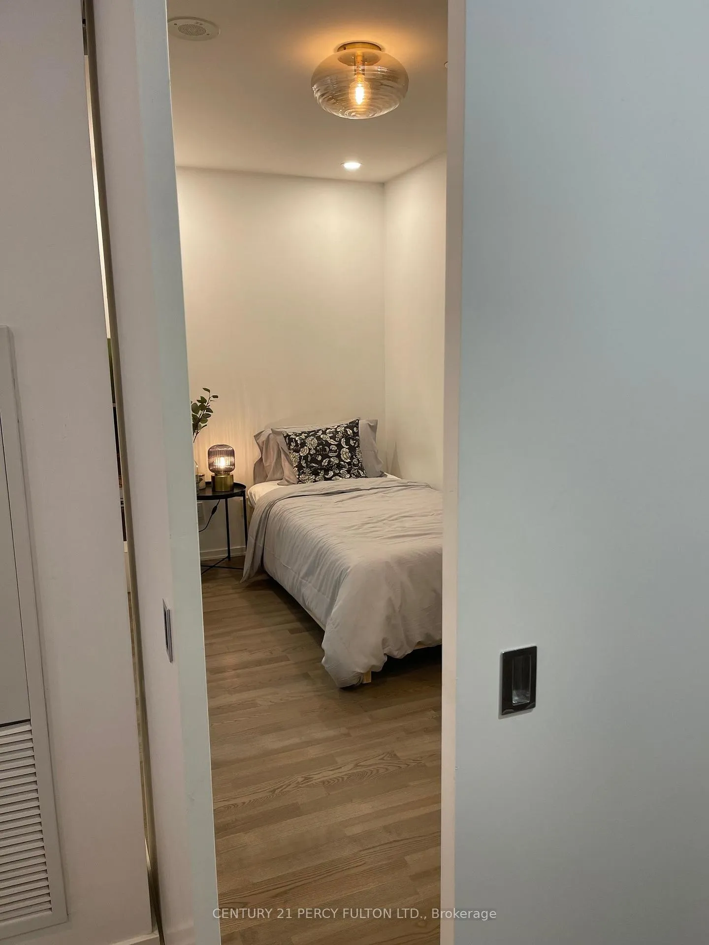 Photo 16 of Unit 1608, 1 Bloor Street E, Toronto, Church-Yonge Corridor — HOMEH