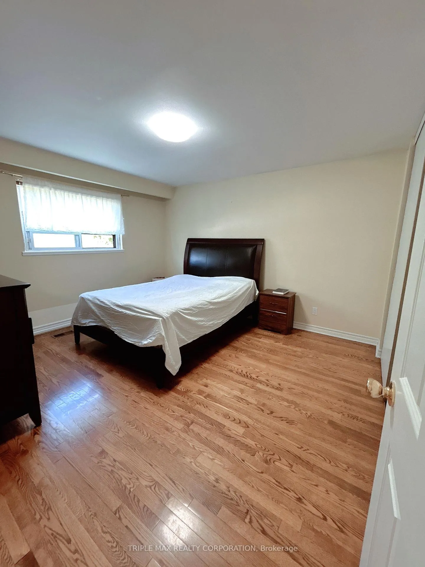 Photo 6 of 196 Edmonton Drive, North York, Pleasant View — HOMEH