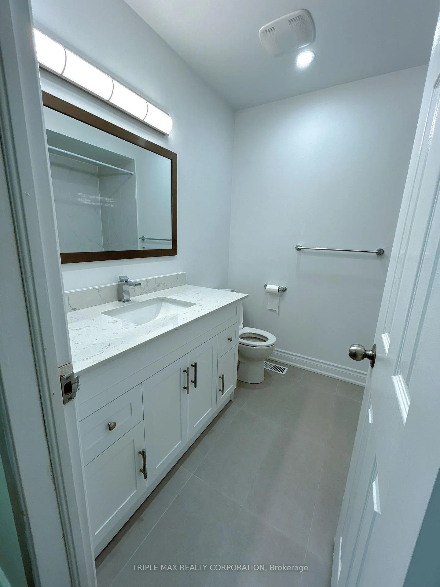 Photo 8 of 196 Edmonton Drive, North York, Pleasant View — HOMEH