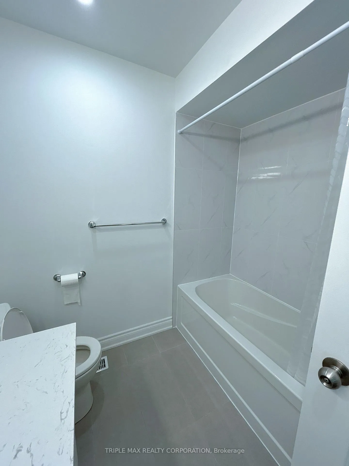 Photo 9 of 196 Edmonton Drive, North York, Pleasant View — HOMEH