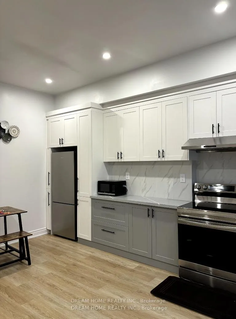 Photo 2 of Unit 202, 337 Mutual Street, Toronto, Church-Yonge Corridor — HOMEH
