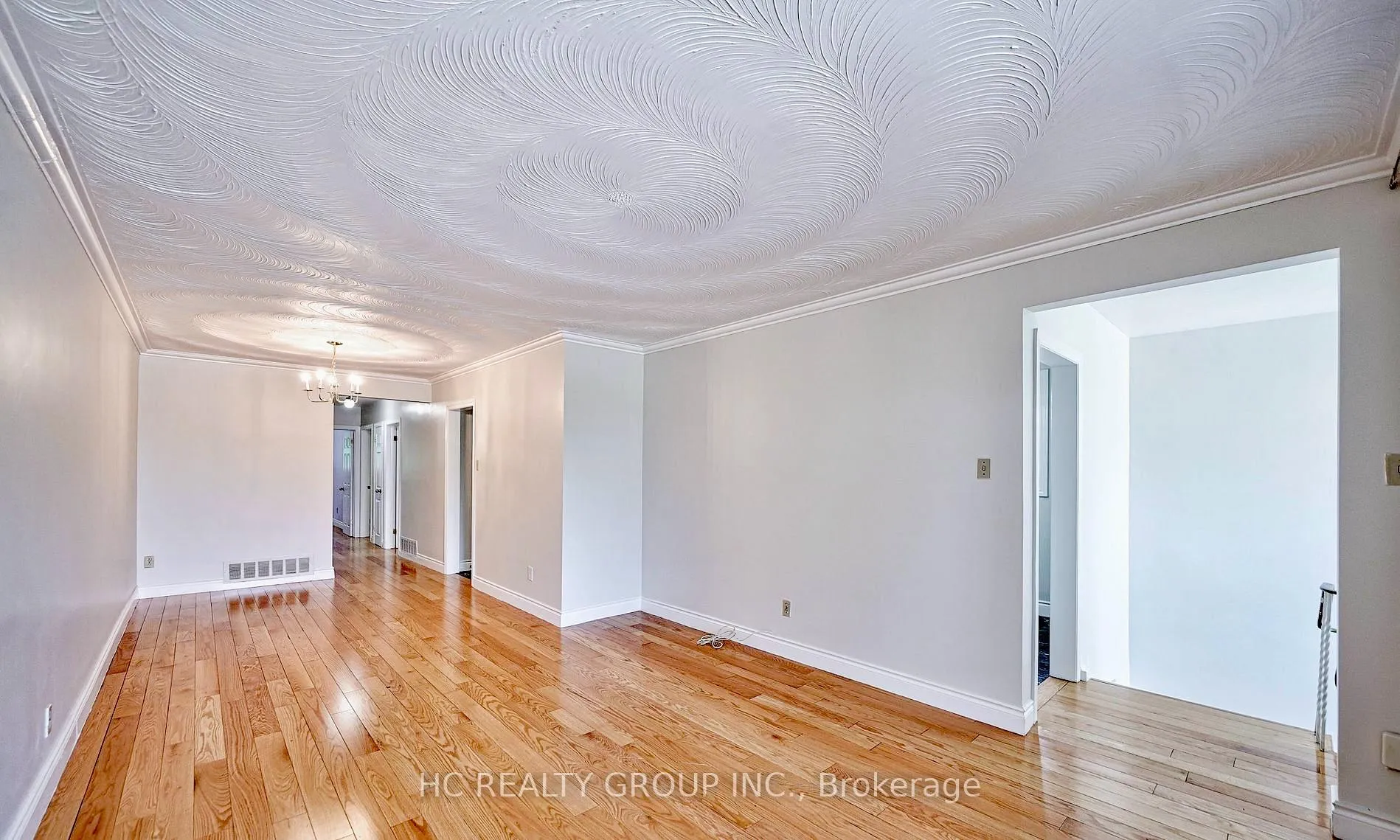 Photo 6 of Unit Upper, 20 Greyhound Drive, North York, Bayview Woods-Steeles — HOMEH