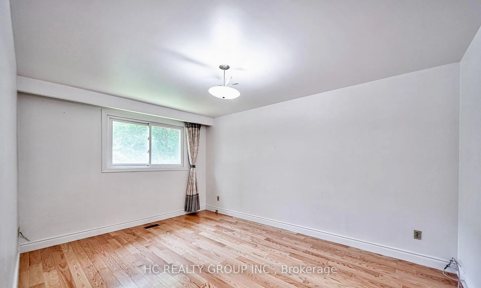 Photo 16 of Unit Upper, 20 Greyhound Drive, North York, Bayview Woods-Steeles — HOMEH