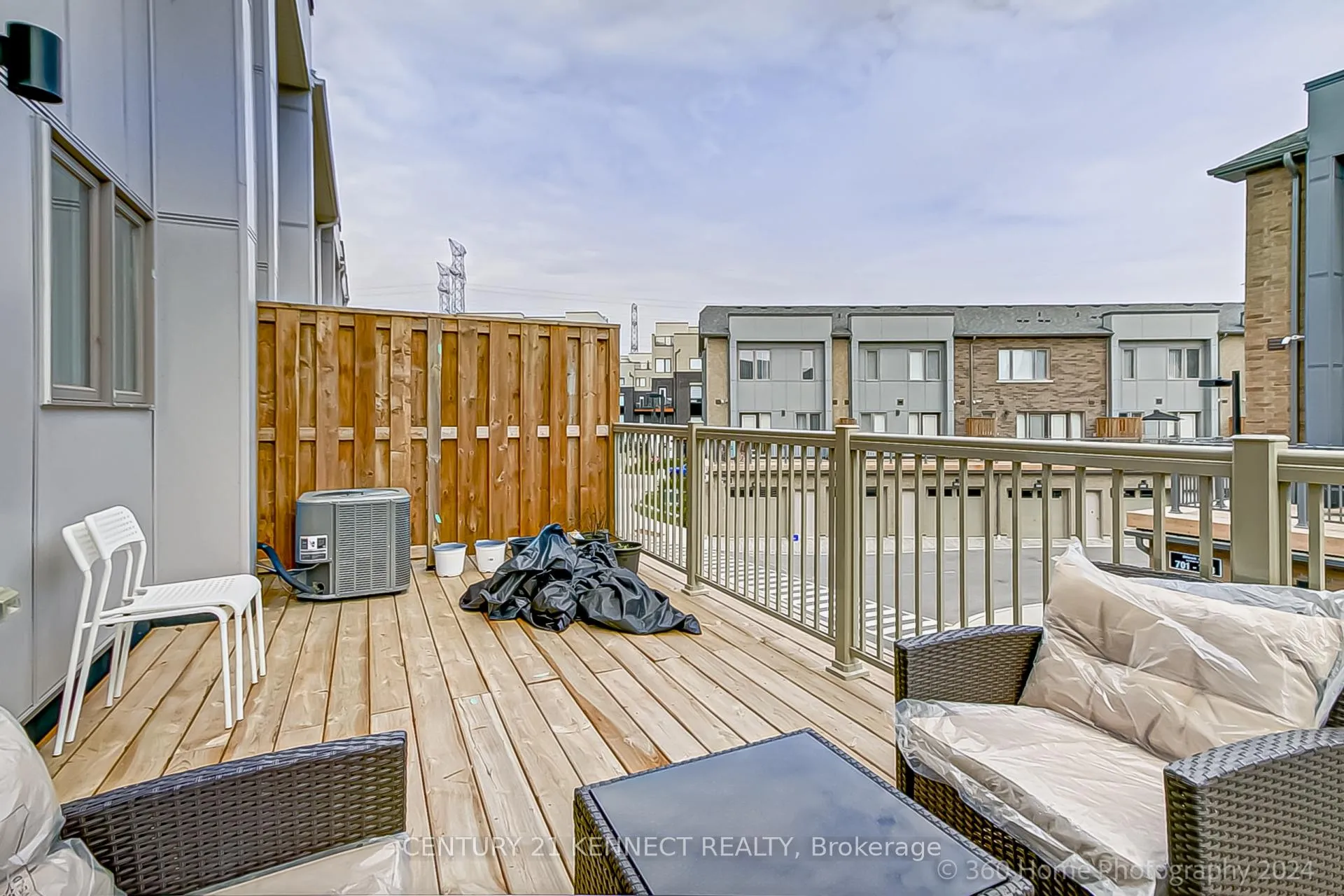 Photo 3 of Unit 601, 1525 Kingston Road, Pickering, Town Centre — HOMEH