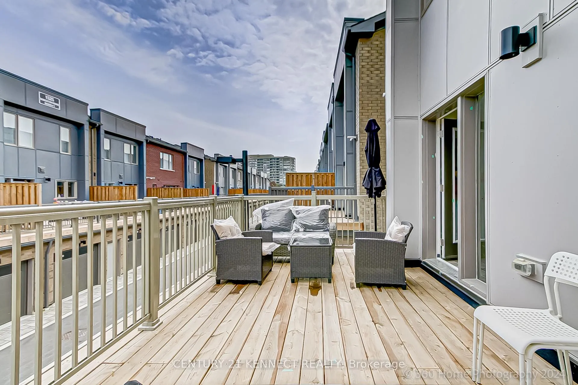 Photo 4 of Unit 601, 1525 Kingston Road, Pickering, Town Centre — HOMEH