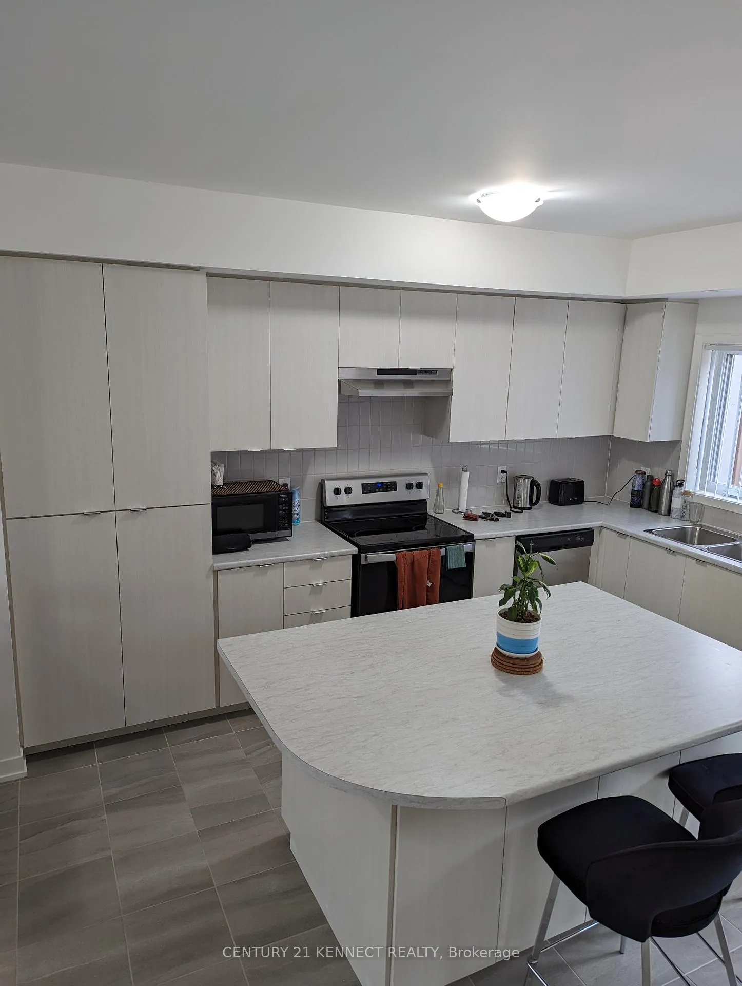 Photo 11 of Unit 601, 1525 Kingston Road, Pickering, Town Centre — HOMEH