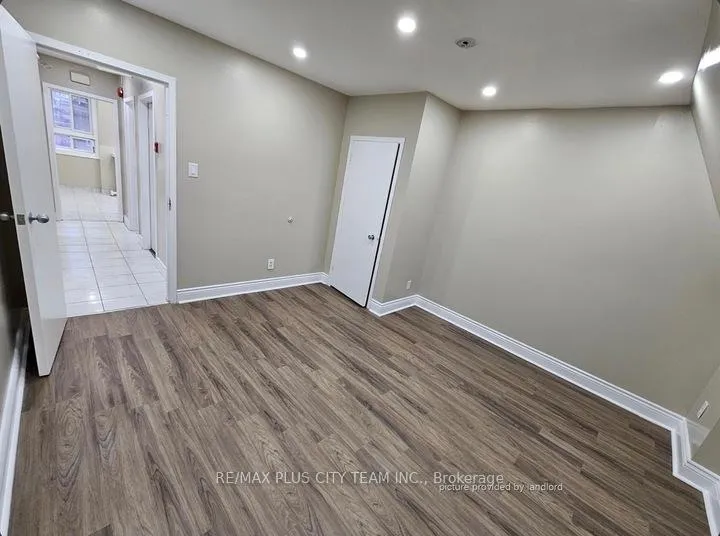 Photo 5 of Unit 3, 18 Dundonald Street, Toronto, Church-Yonge Corridor — HOMEH