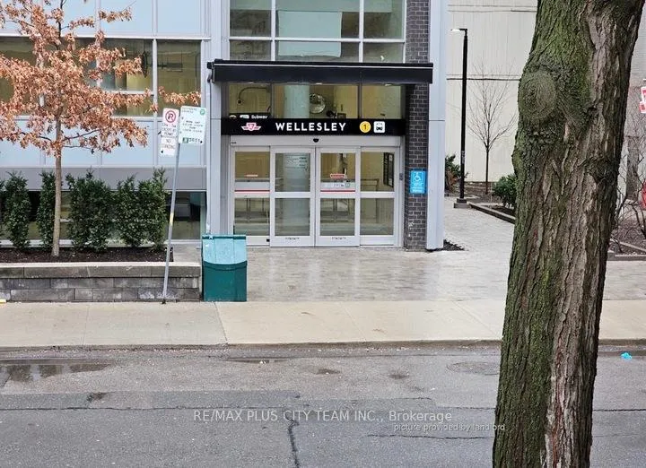 Photo 12 of Unit 3, 18 Dundonald Street, Toronto, Church-Yonge Corridor — HOMEH
