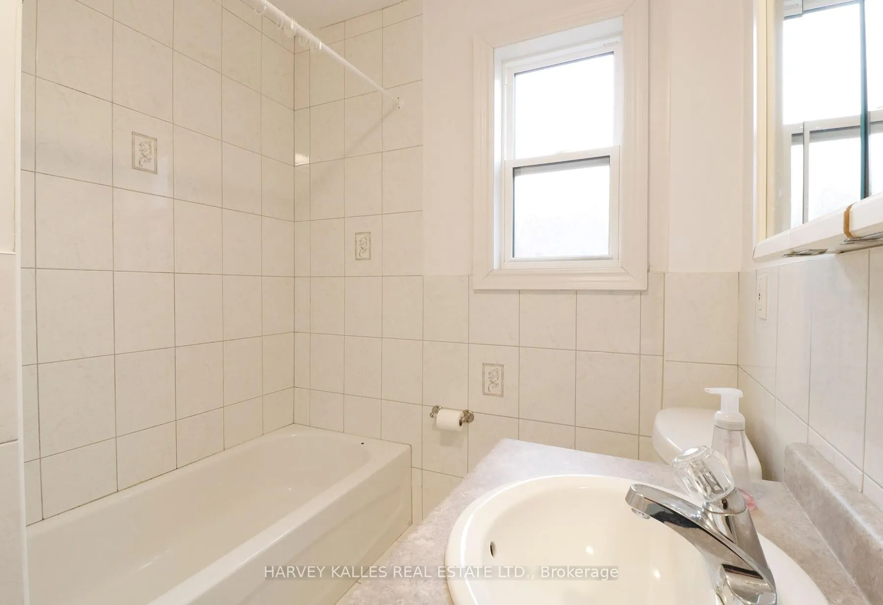 Photo 9 of Unit 4, 7 Markdale Avenue, Toronto, Humewood-Cedarvale — HOMEH