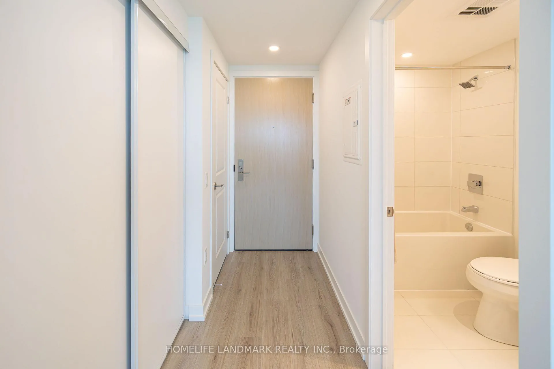 Photo 6 of Unit 4308, 395 Bloor Street E, Toronto, North St. James Town — HOMEH